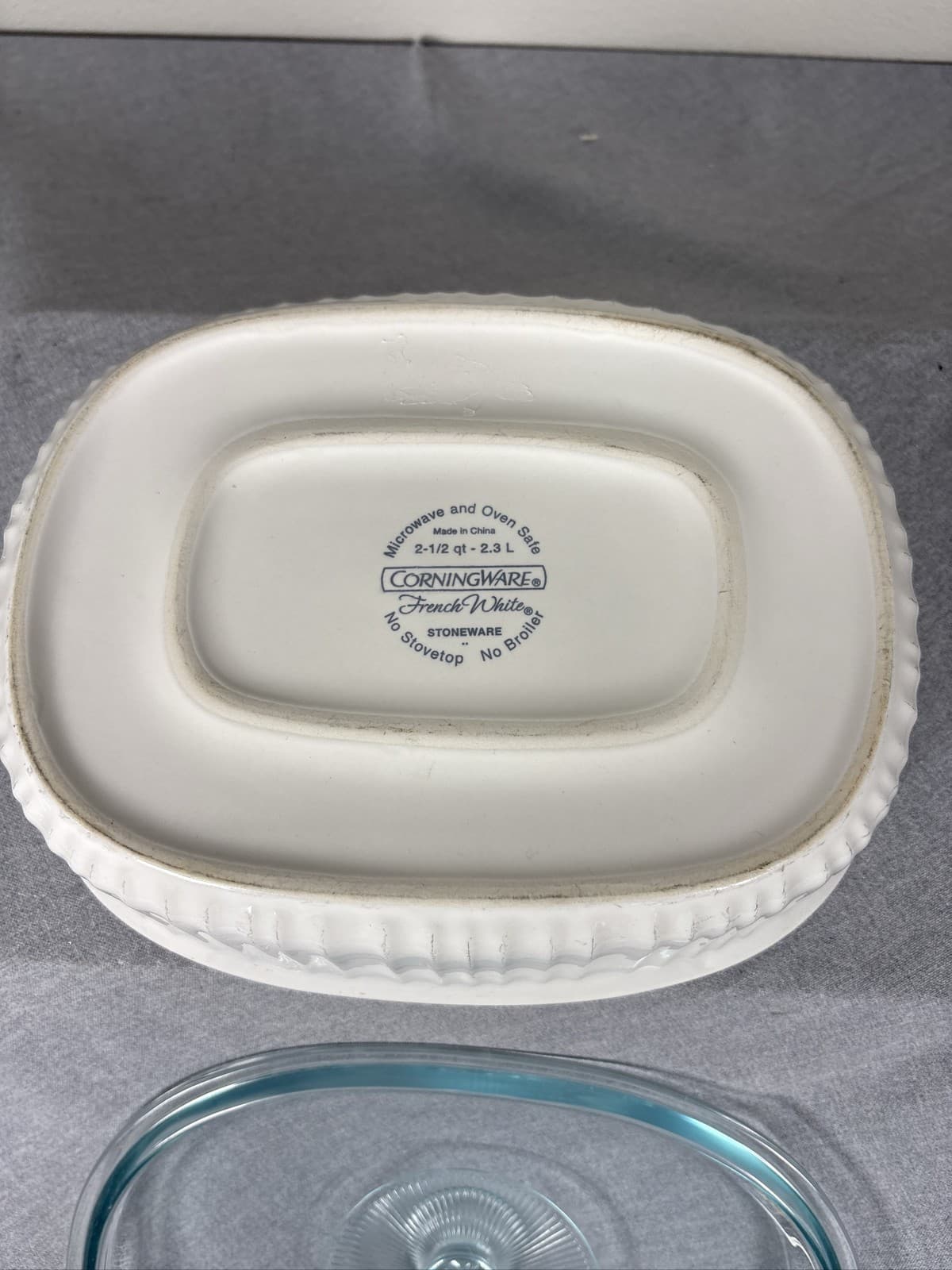 CorningWare French White 2.5 Quart Oval Casserole Dish with Glass Lid - Thumbnail 5