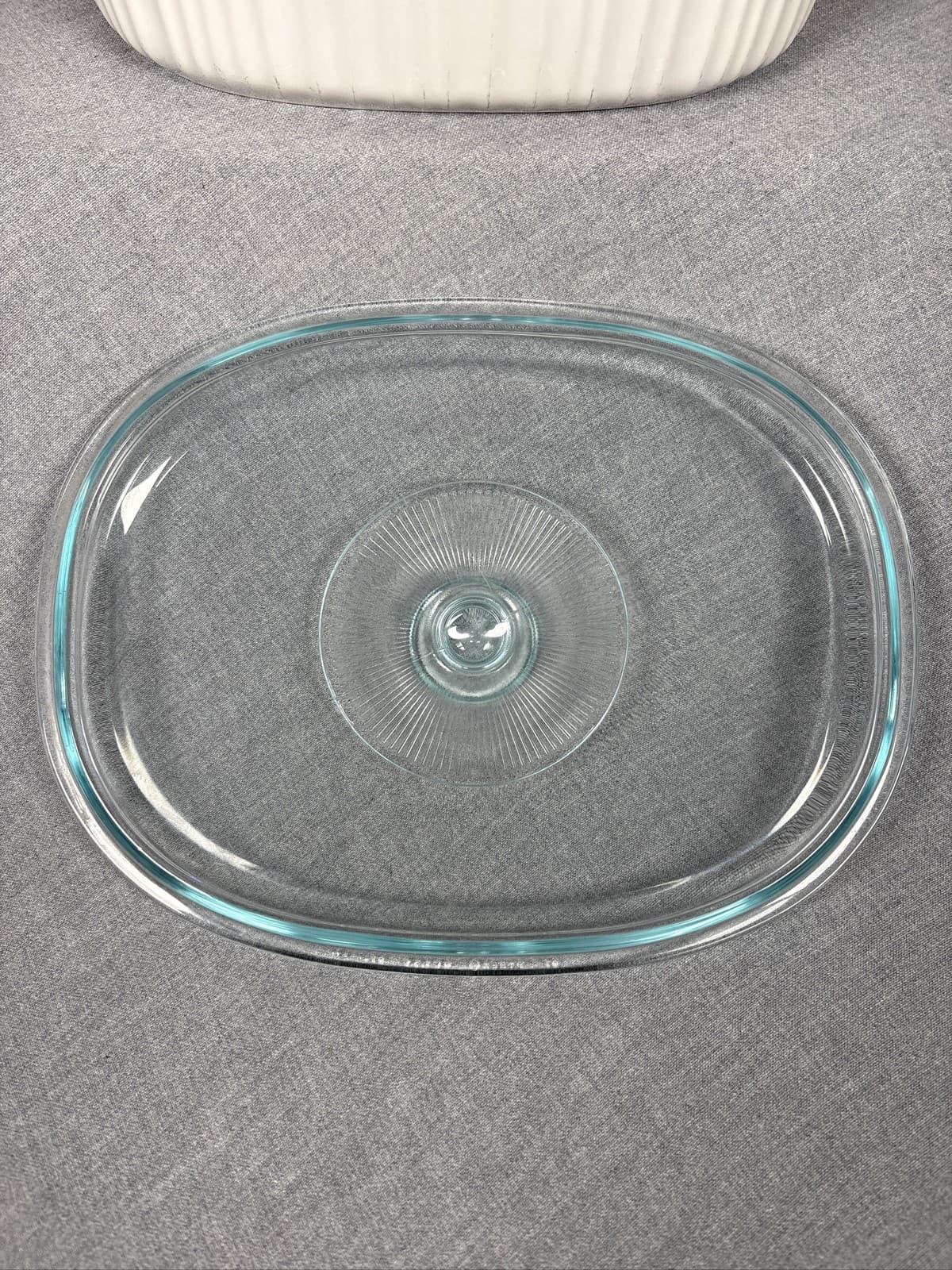 CorningWare French White 2.5 Quart Oval Casserole Dish with Glass Lid - Thumbnail 3