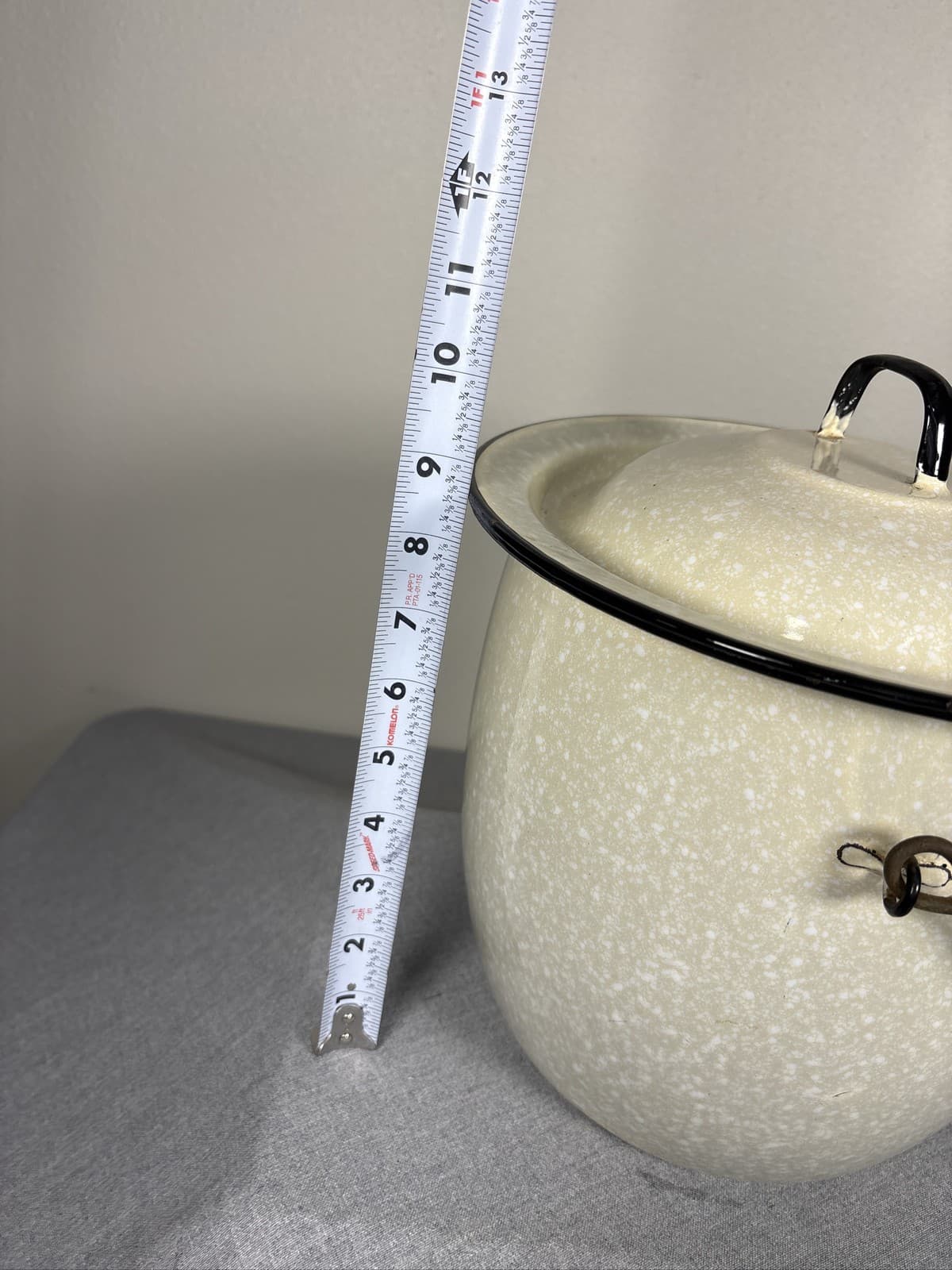 Vintage Cream Speckled Enamelware Chamber Pot With Lid And Wooden Handle - Thumbnail 6