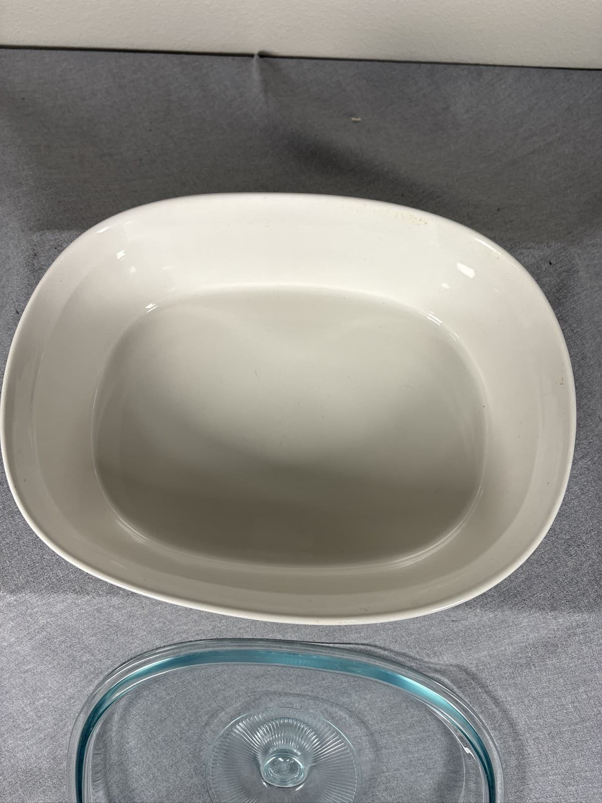 CorningWare French White 2.5 Quart Oval Casserole Dish with Glass Lid - Thumbnail 4