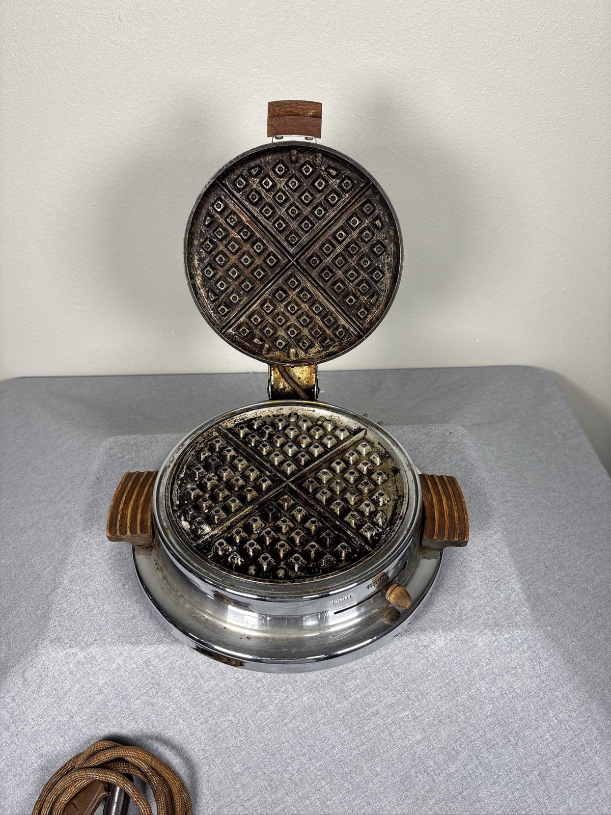 Vintage Dominion Electric Waffle Maker Mansfield Ohio USA - Thumbnail 6