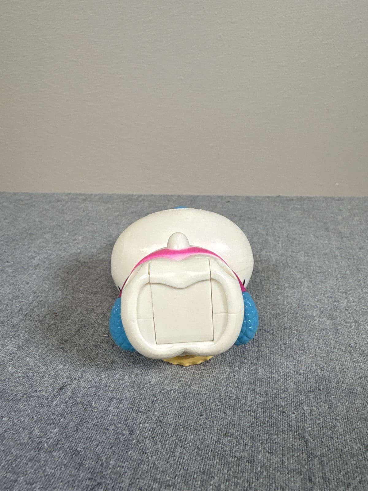 Hello Kitty Baking Hat Strawberry 2013 McDonald's Toy - Thumbnail 3