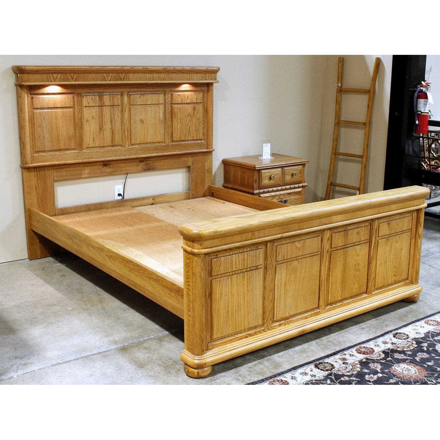 Arbek Queen Oak Panel Bed w/Lighted Headboard - Thumbnail 3