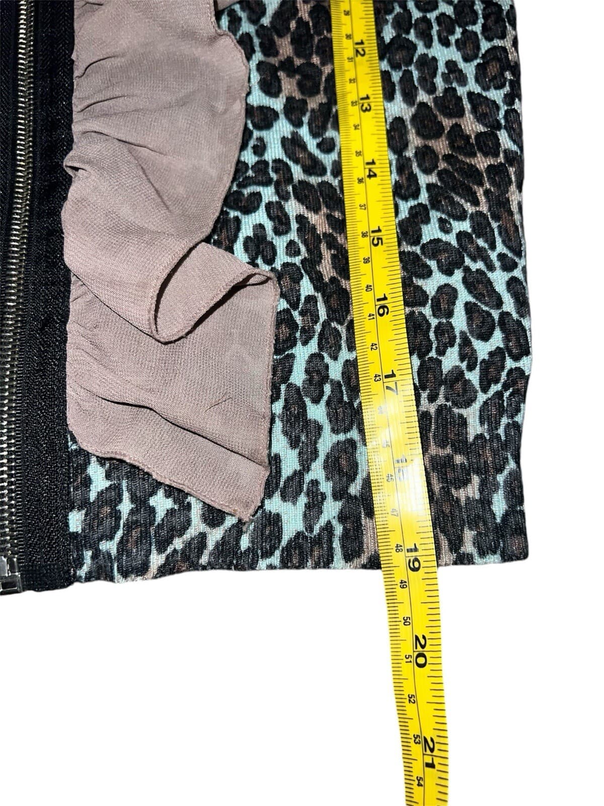 Twelve by twelve Cropped, Leopard Zip Sz s Short Sleeves Mob Wife Round Neck - Thumbnail 3