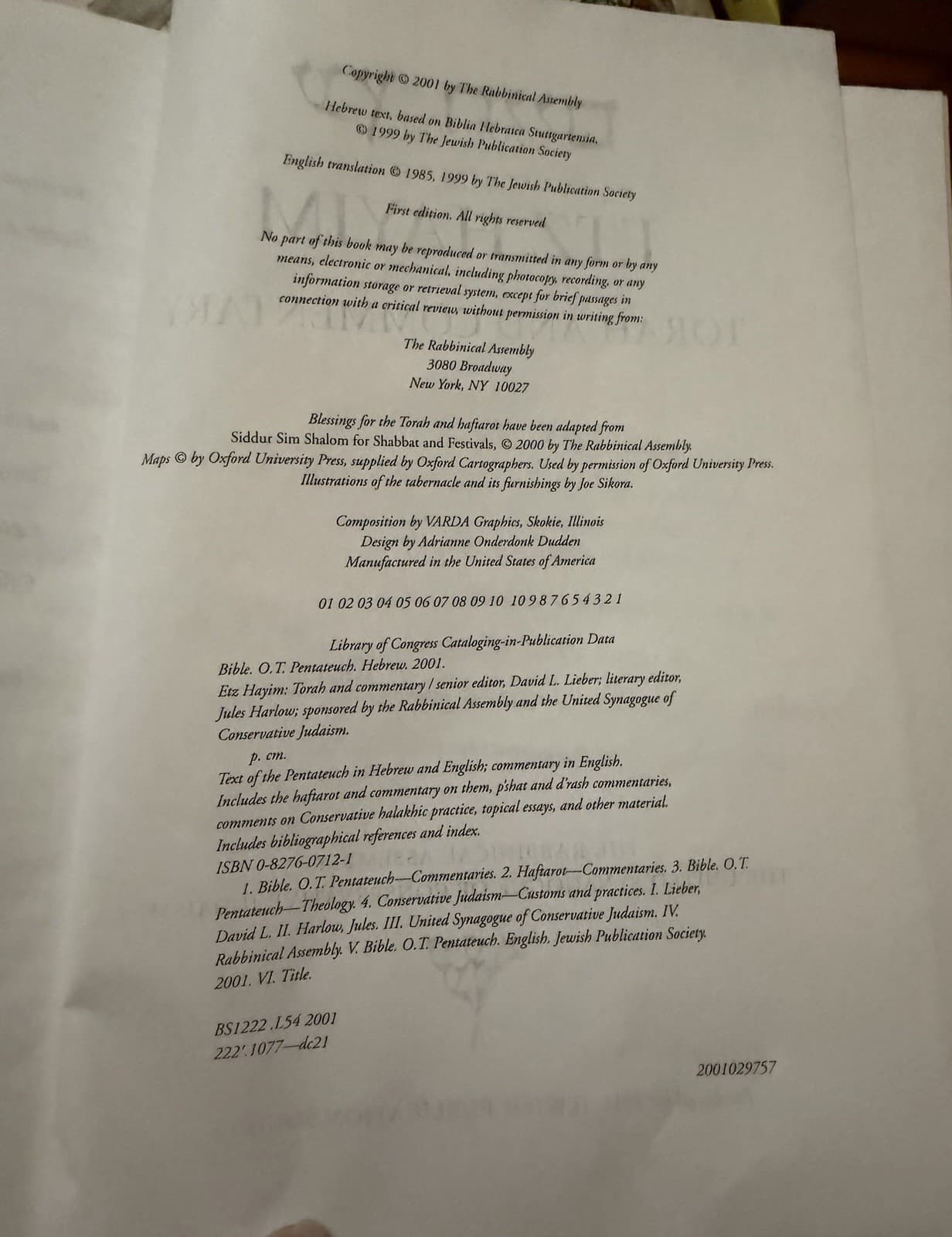 Etz Hayim: Torah and Commentary – First Printing (2001) David Lieber - Thumbnail 2