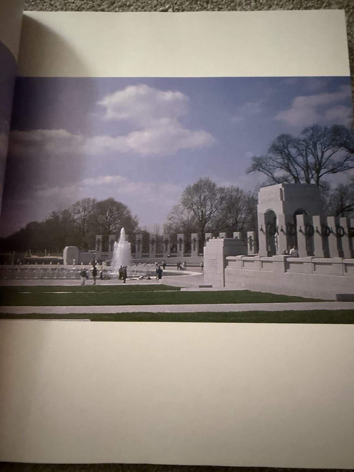 The World War II Memorial: A Grateful Nation Remembers – First Edition - Thumbnail 5