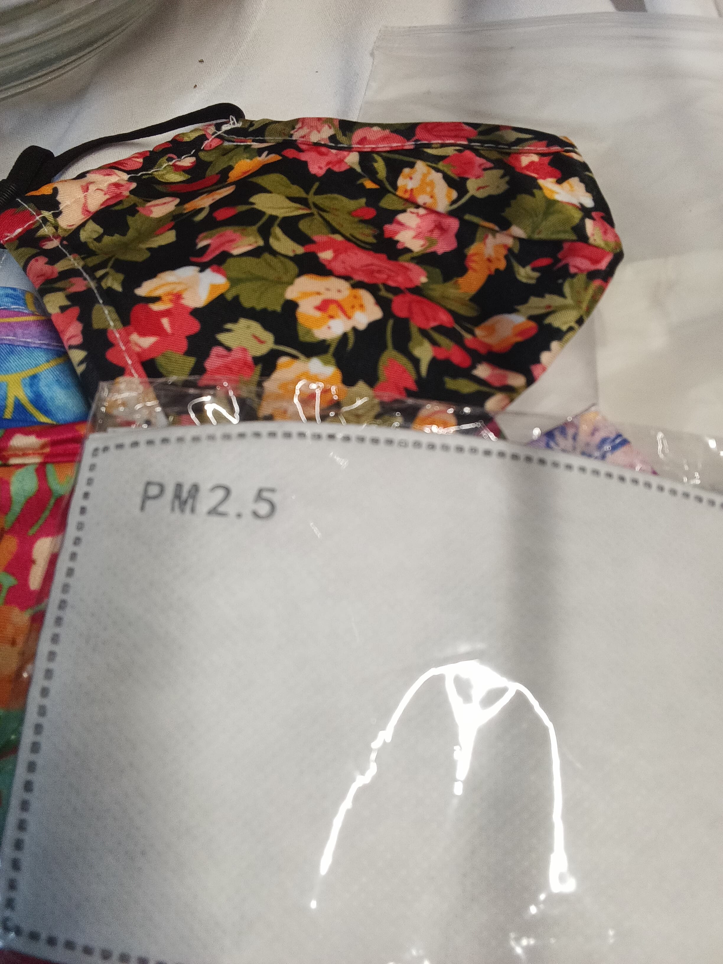 Floral Pattern Face Masks Set of 4 with filter - Thumbnail 4