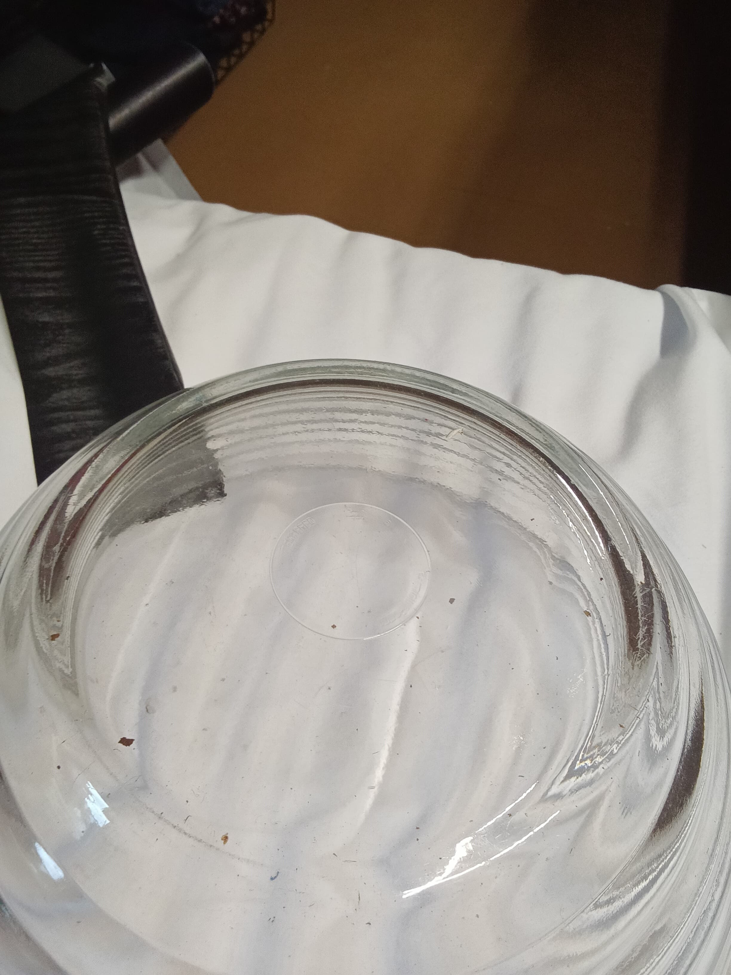 Large Clear Glass Serving Bowl - Thumbnail 3