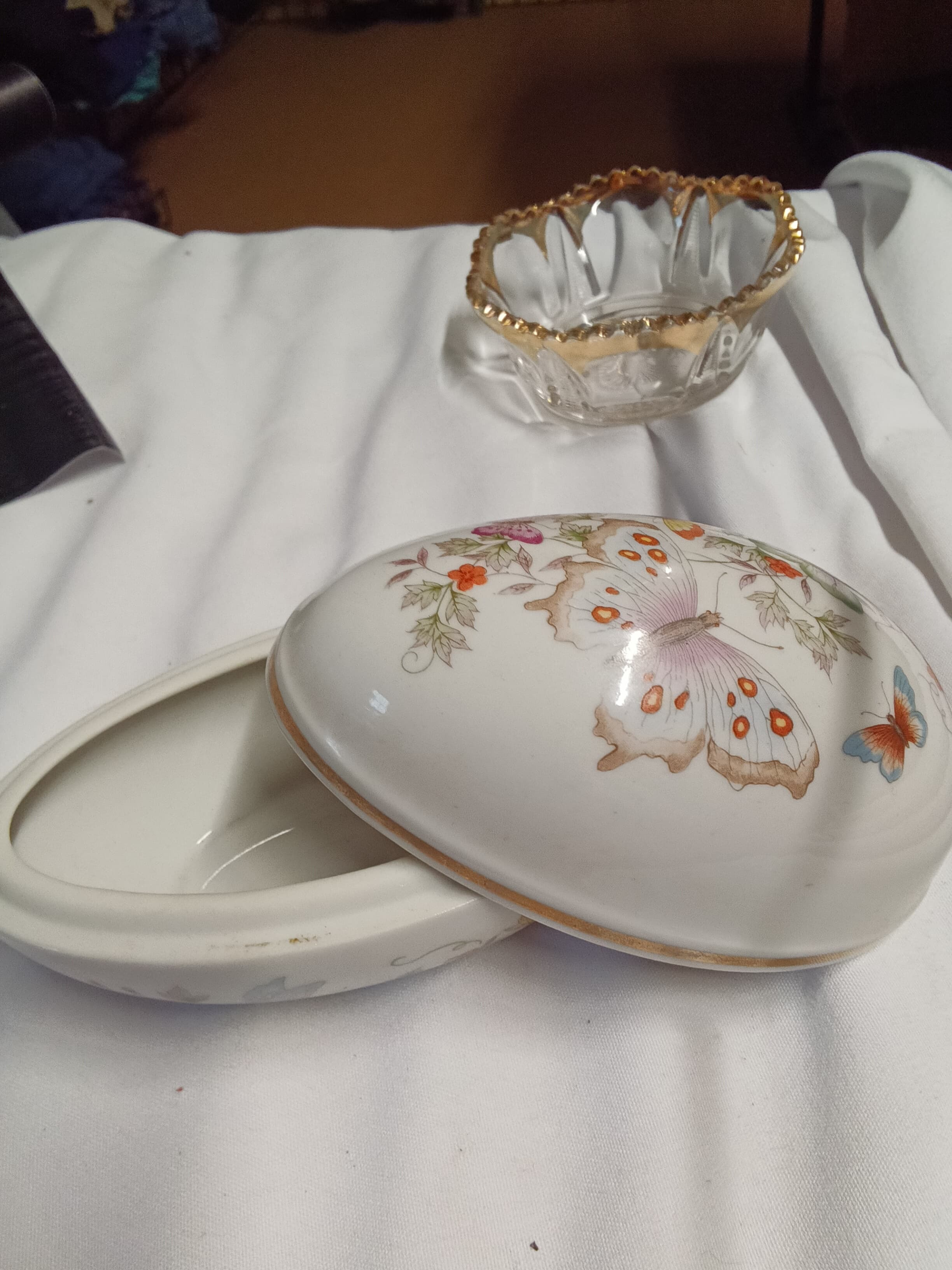 Decorative Porcelain Trinket Box with Butterfly Design - Thumbnail 2