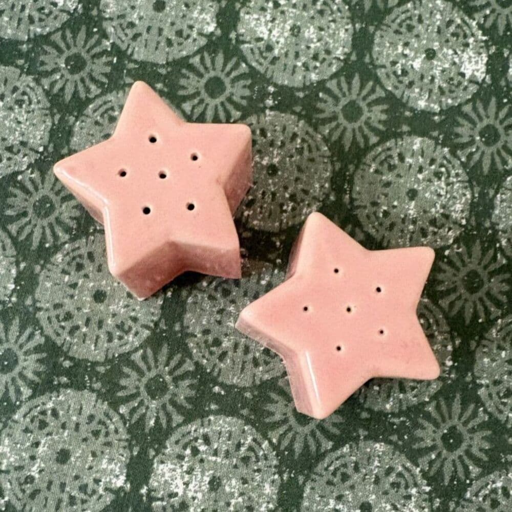 Pink Ceramic Star-Shaped Salt and Pepper Shakers - Thumbnail 2