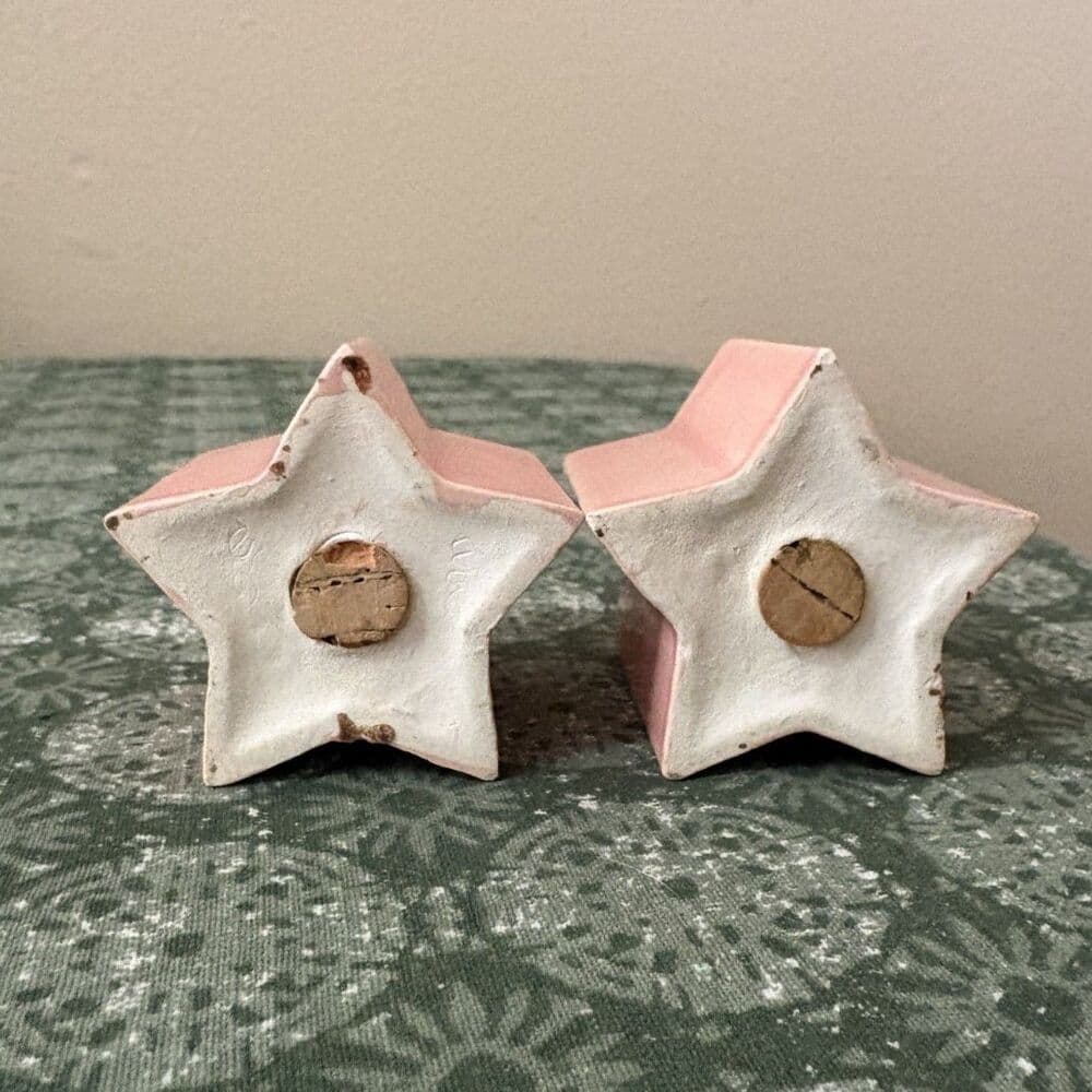 Pink Ceramic Star-Shaped Salt and Pepper Shakers - Thumbnail 4