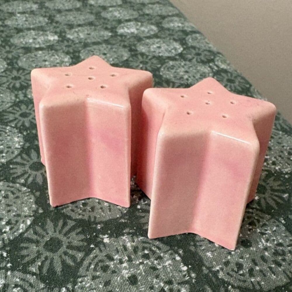 Pink Ceramic Star-Shaped Salt and Pepper Shakers - Thumbnail 5