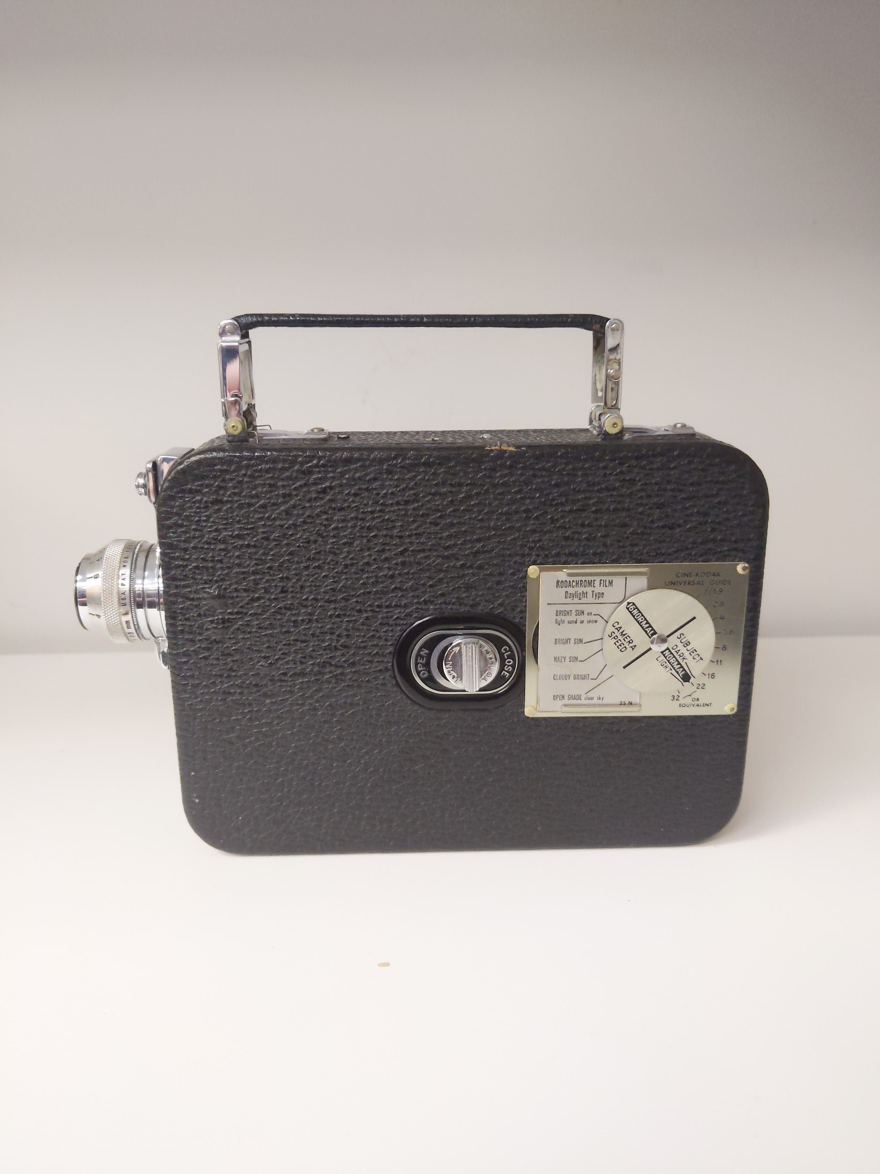 Cine-Kodak Eight Model 60 Movie Camera w/ Kodak 13mm f/1.9 Lens & Original Box/Paperwork #0984 - Thumbnail 5