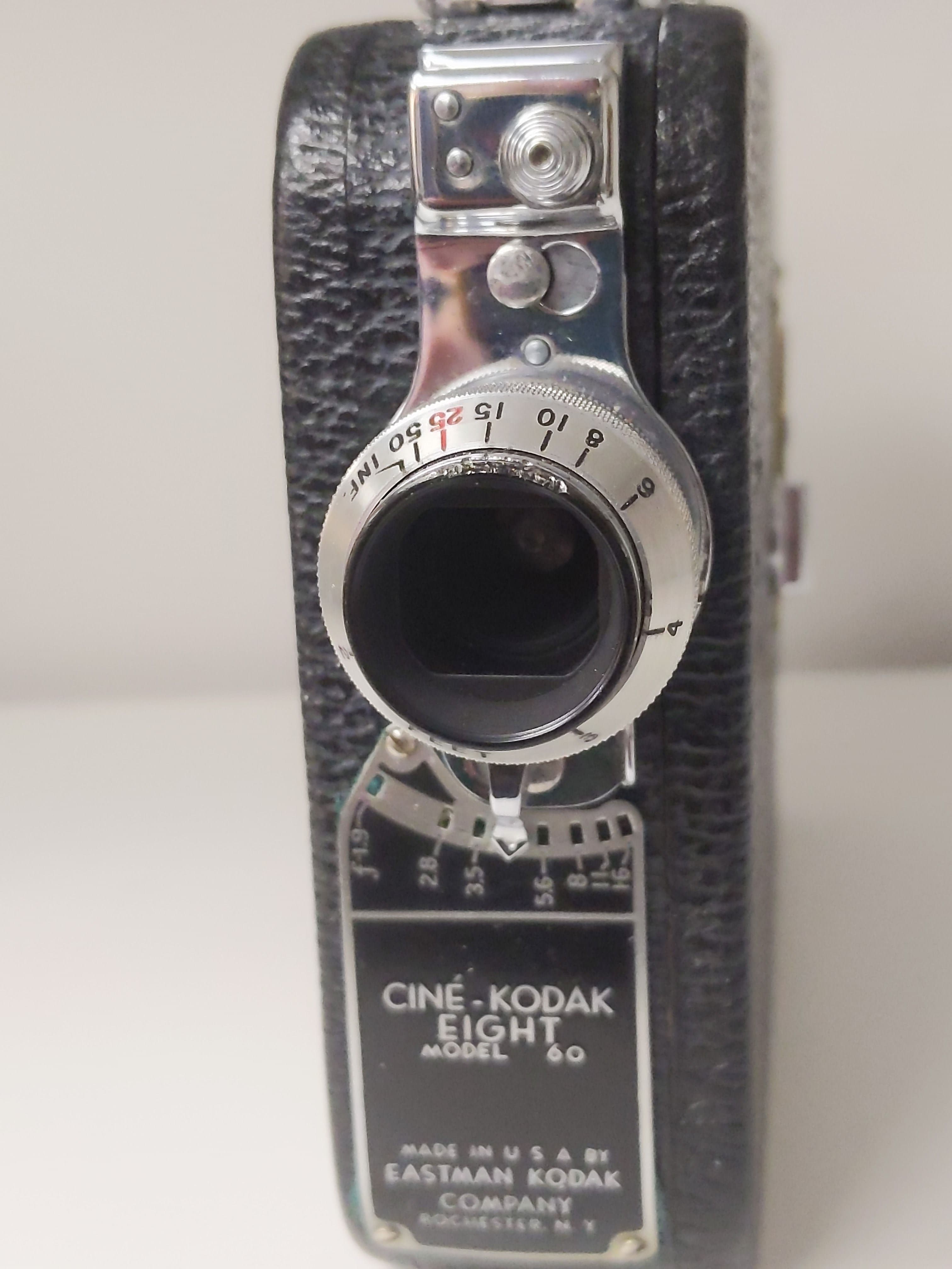 Cine-Kodak Eight Model 60 Movie Camera w/ Kodak 13mm f/1.9 Lens & Original Box/Paperwork #0984 - Thumbnail 3