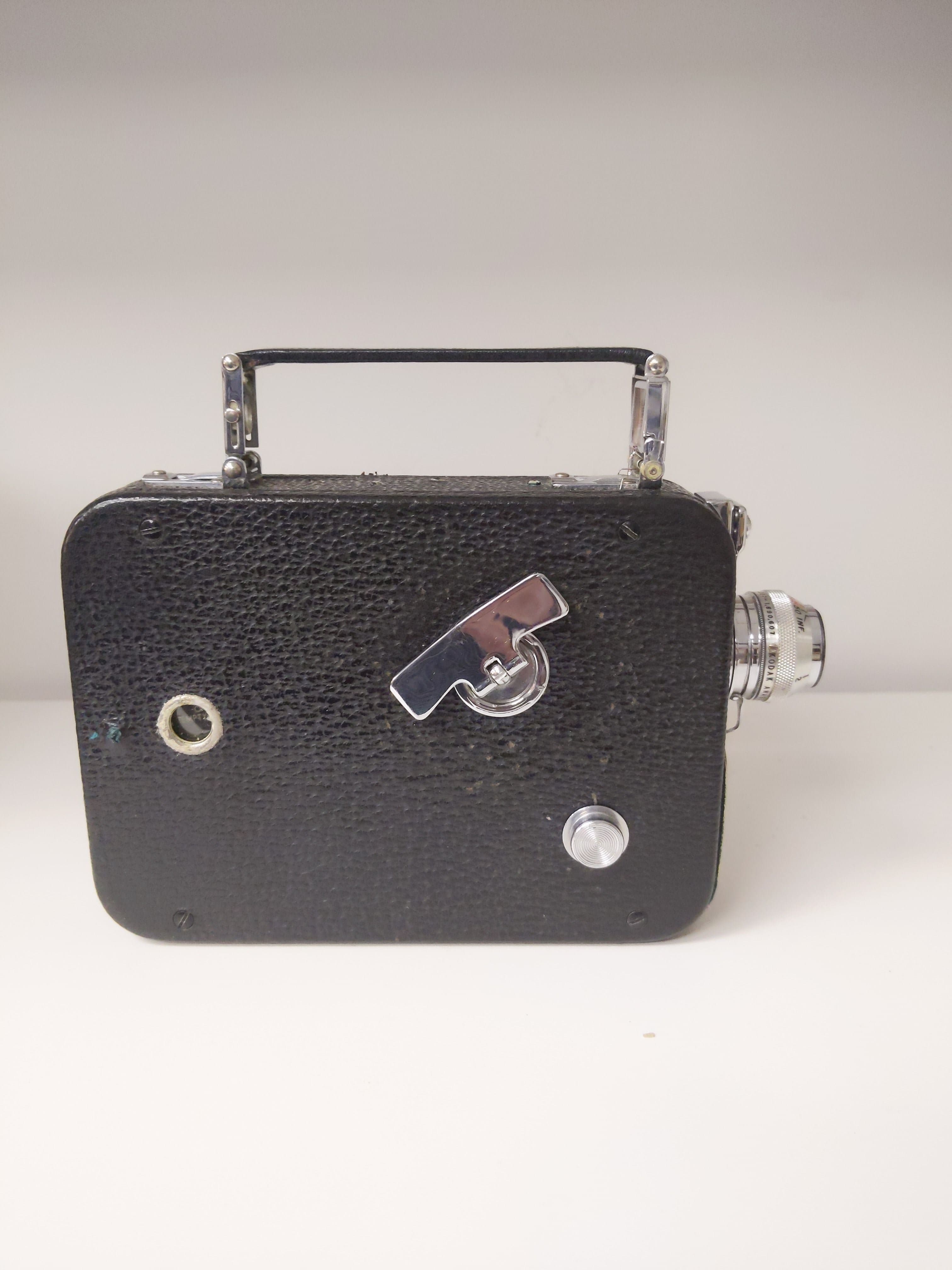 Cine-Kodak Eight Model 60 Movie Camera w/ Kodak 13mm f/1.9 Lens & Original Box/Paperwork #0984 - Thumbnail 4