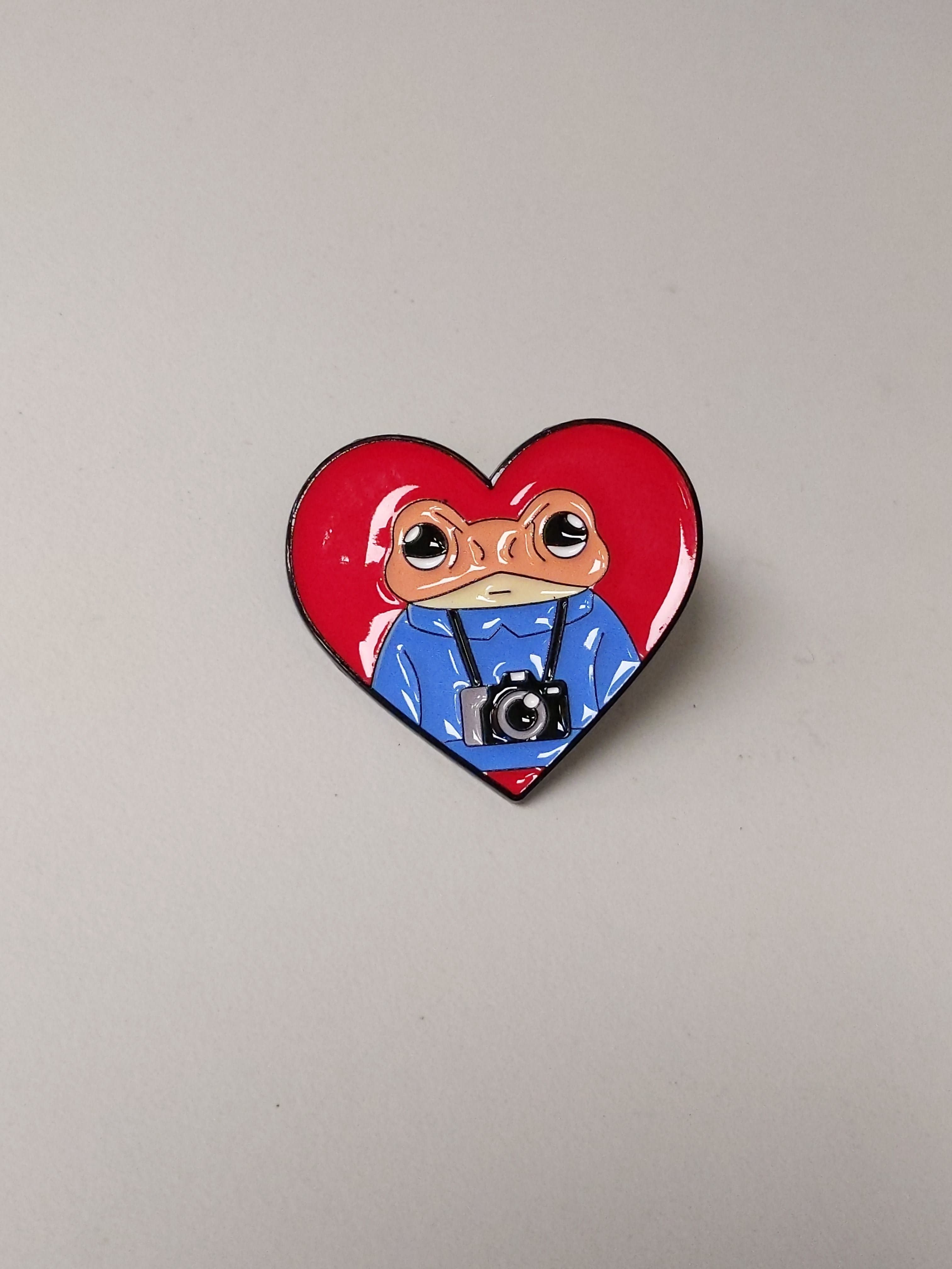 Heart Frog Photographer Enamel Pin #0976