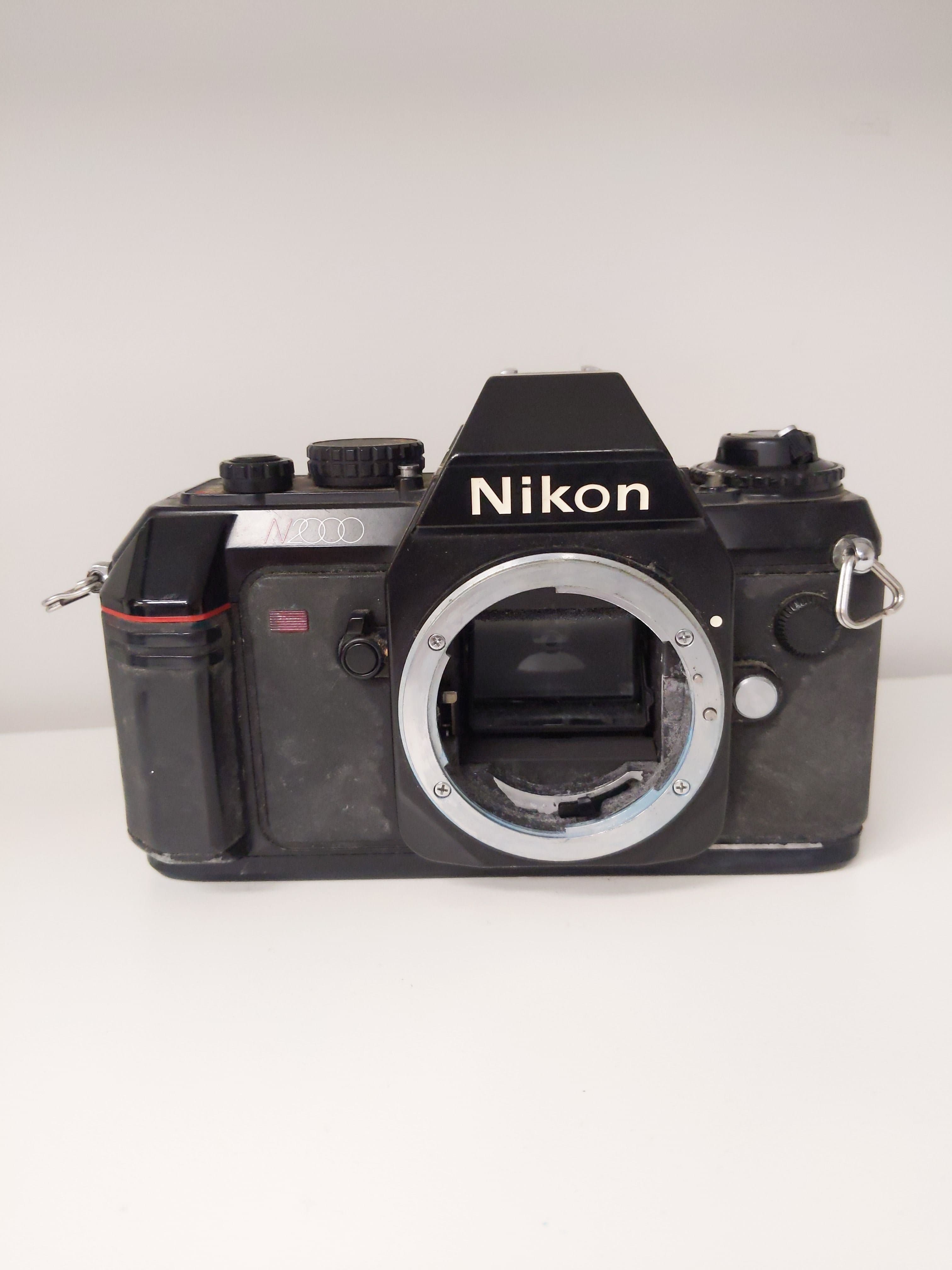 Nikon N2000 35mm Film Camera #0890