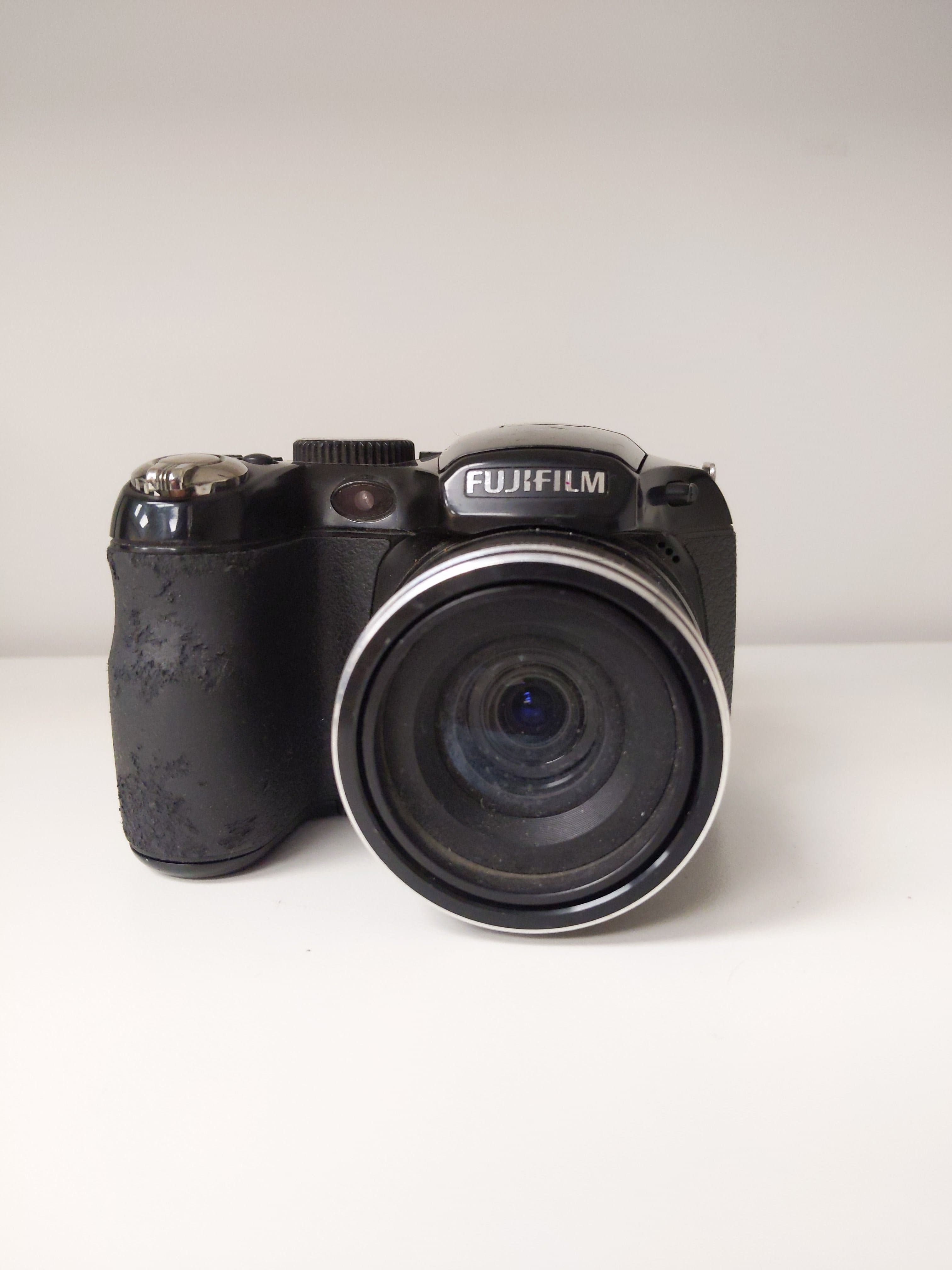 Fujifilm FinePix S2950 Point & Shoot Digital Camera #0833