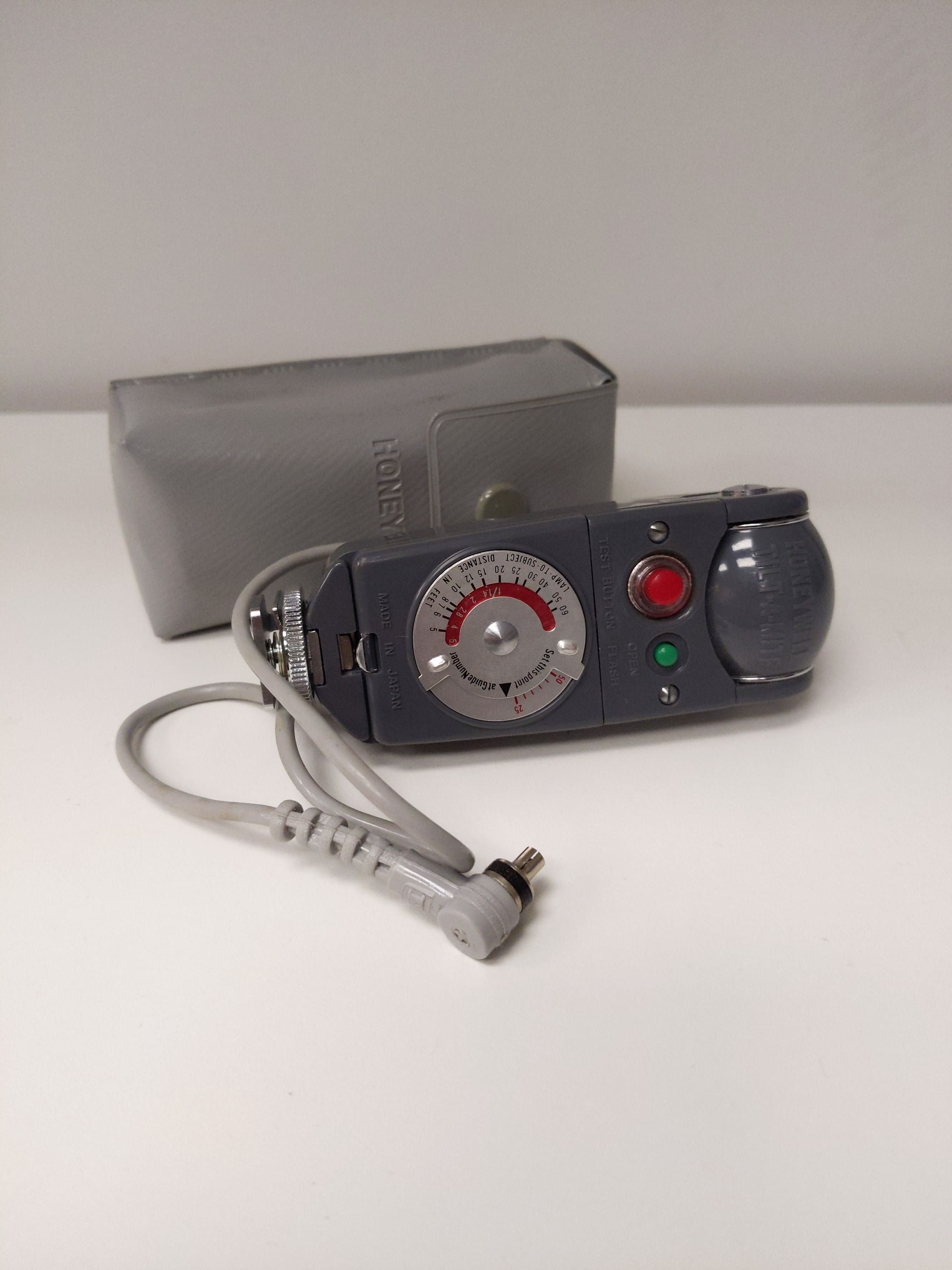 Honeywell Tilt-A-Mite Fan External Flash w/ Case #0399 - Thumbnail 2