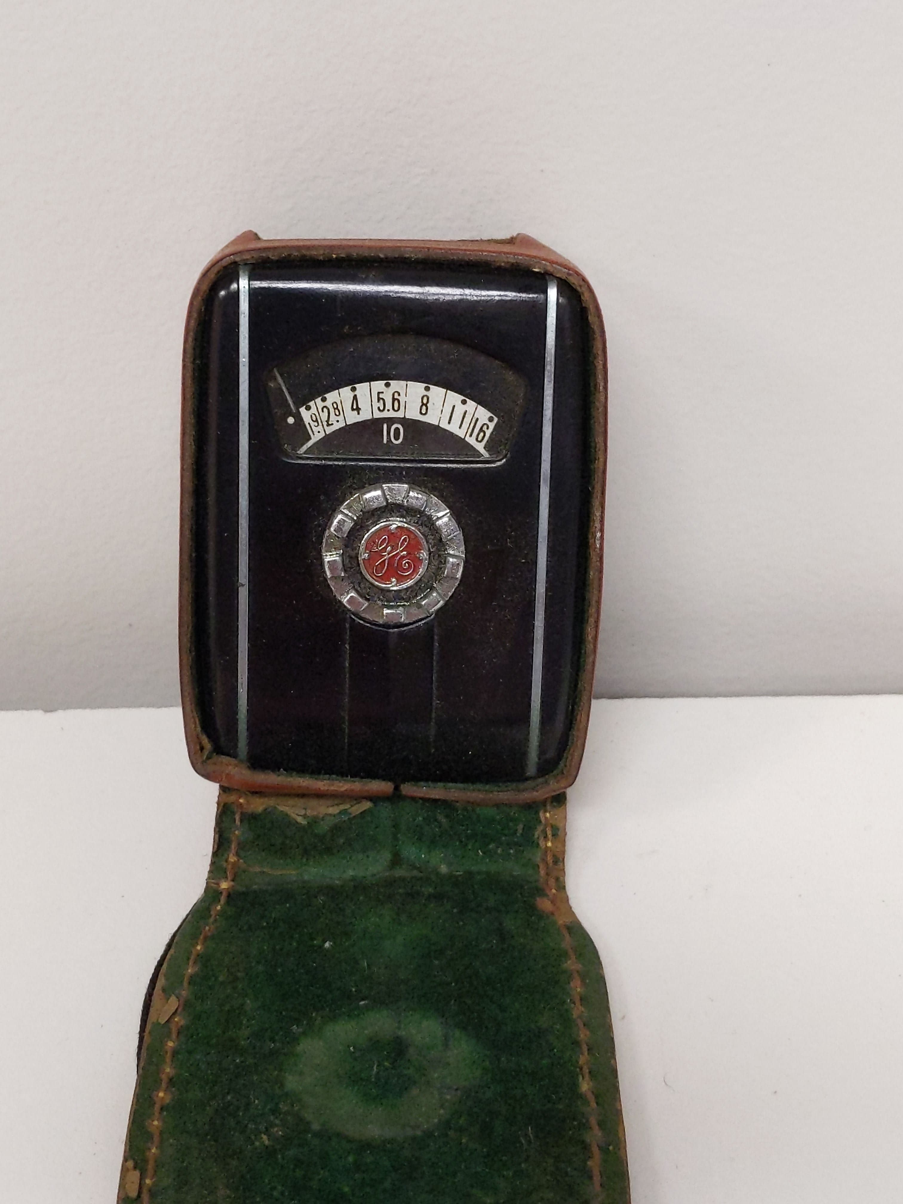 Vintage General Electric (GE) PR-30 Exposure Meter w/ Brown Leather Case & Strap #0631 - Regular