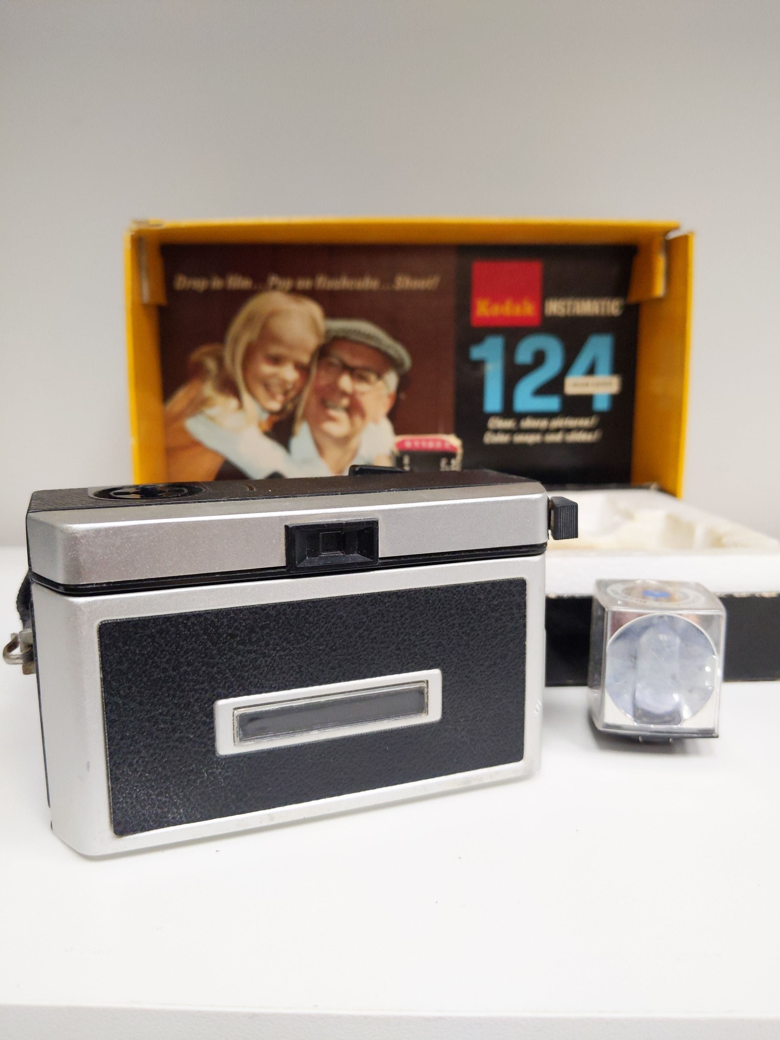 Kodak Instamatic 124 Color Outfit 126 Film Camera w/ Original Box #0448 - Thumbnail 3