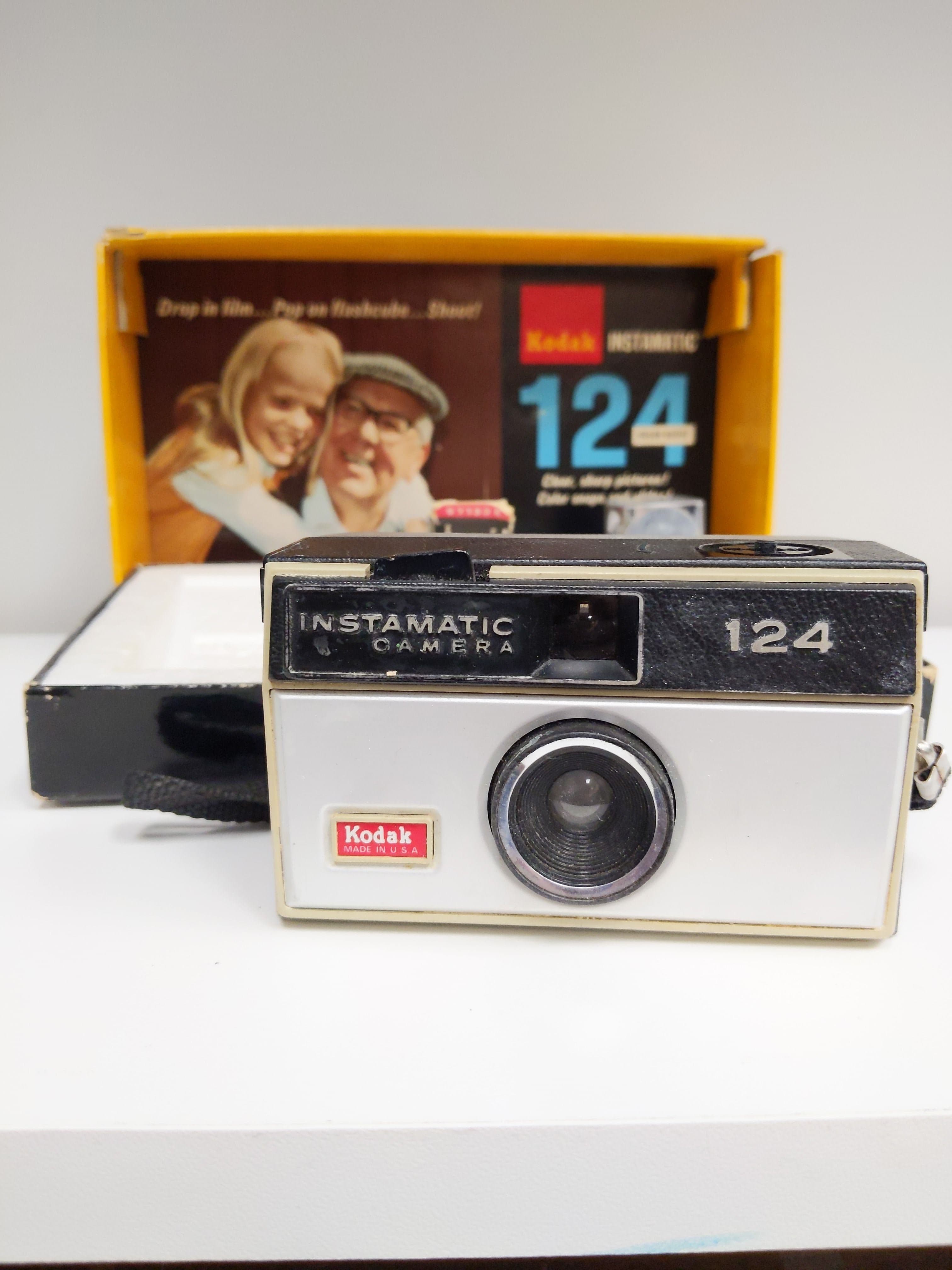 Kodak Instamatic 124 Color Outfit 126 Film Camera w/ Original Box #0448 - Thumbnail 2