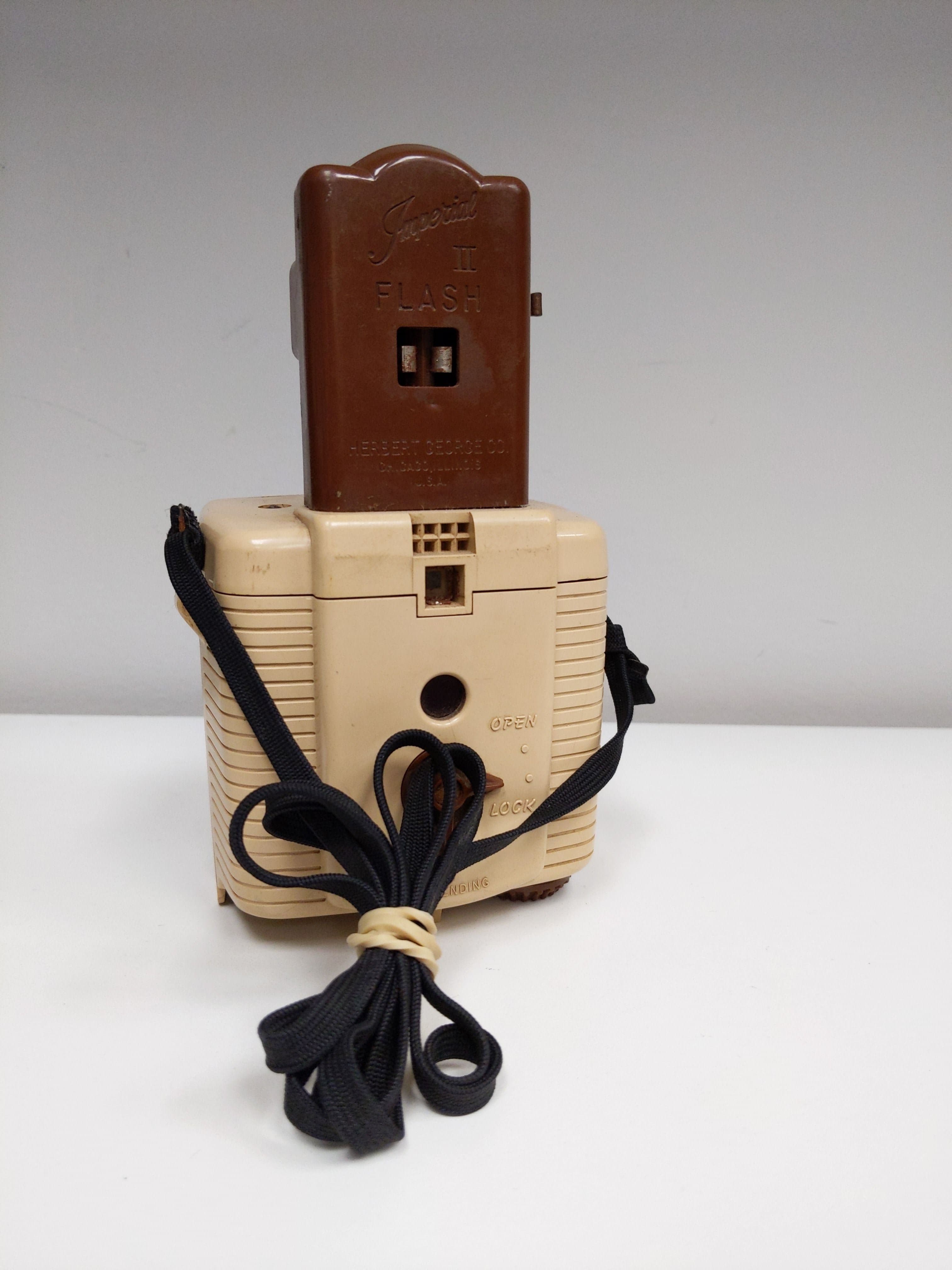 Imperial Satellite 127 Camera (Tan) w/ Imperial II Flash & Strap #0375 - Thumbnail 2