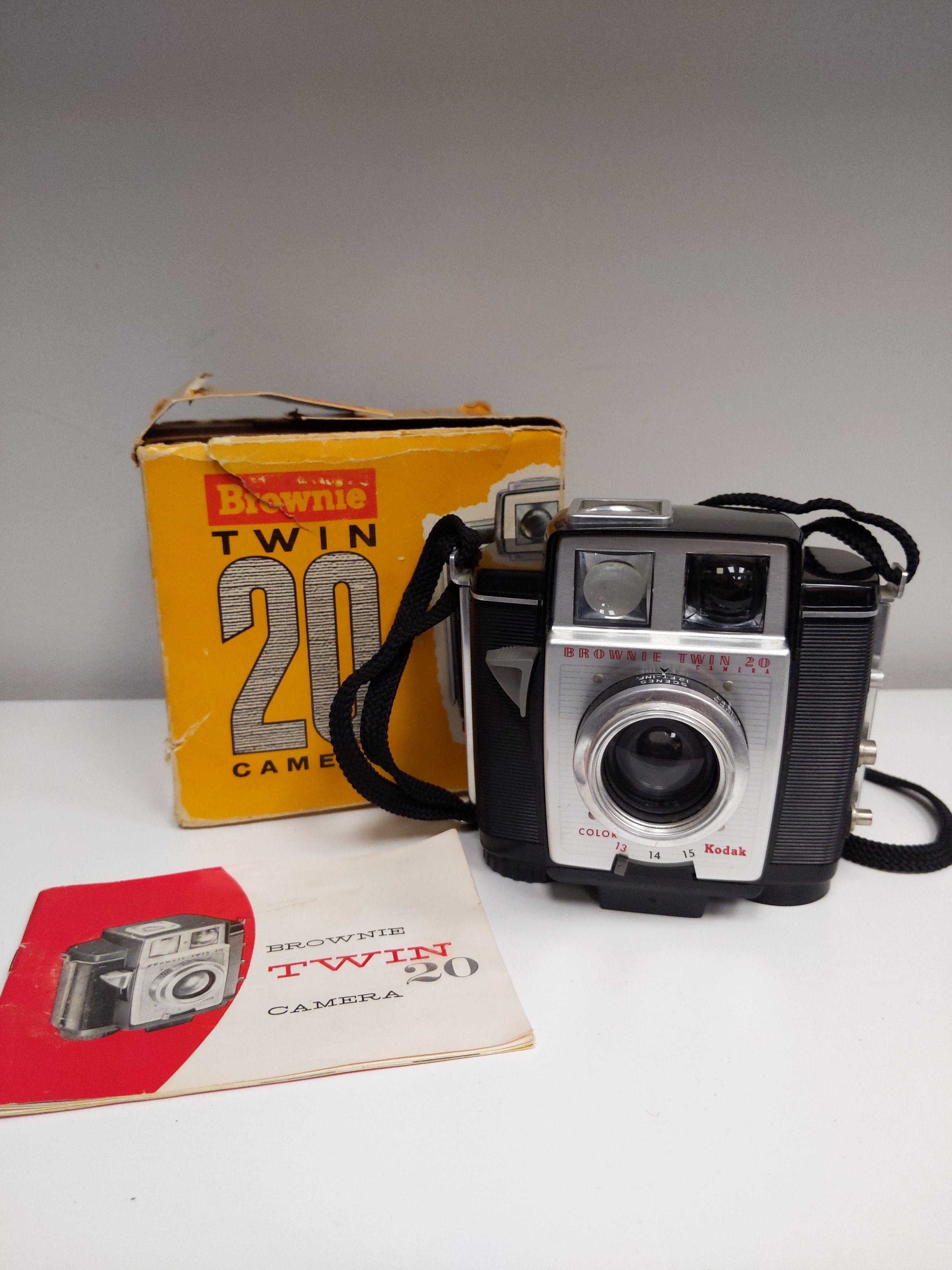 Kodak Brownie Twin 20 Outfit 620 Film Camera w/ Original Box #0614