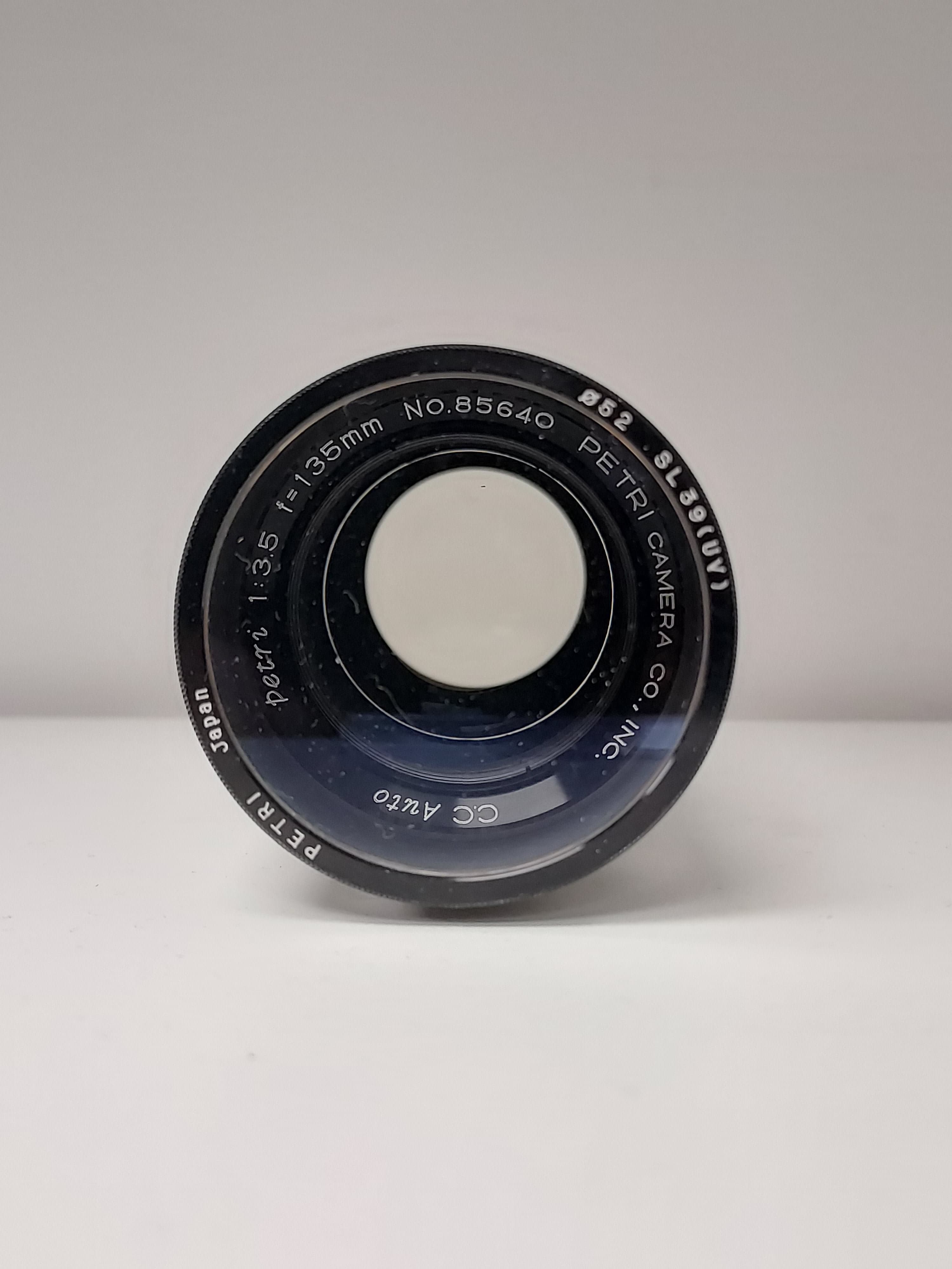 Petri C.C Auto 135mm f/3.5 Lens w/ Hood & SL39 UV Filter (52mm) #0390 - Thumbnail 2