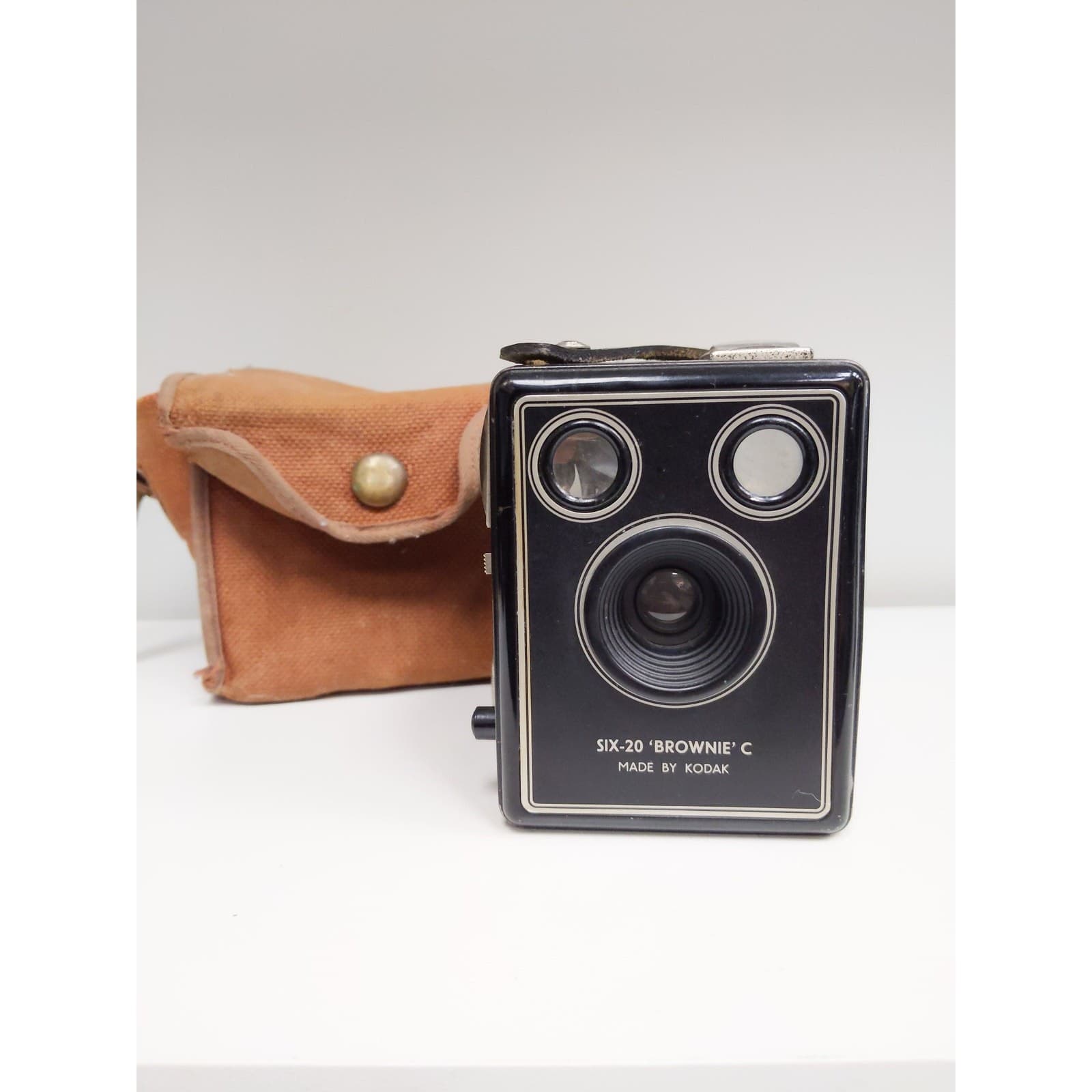 Kodak London Six-20 Brownie C 620 Film Box Camera w/ Case #0451 - Regular