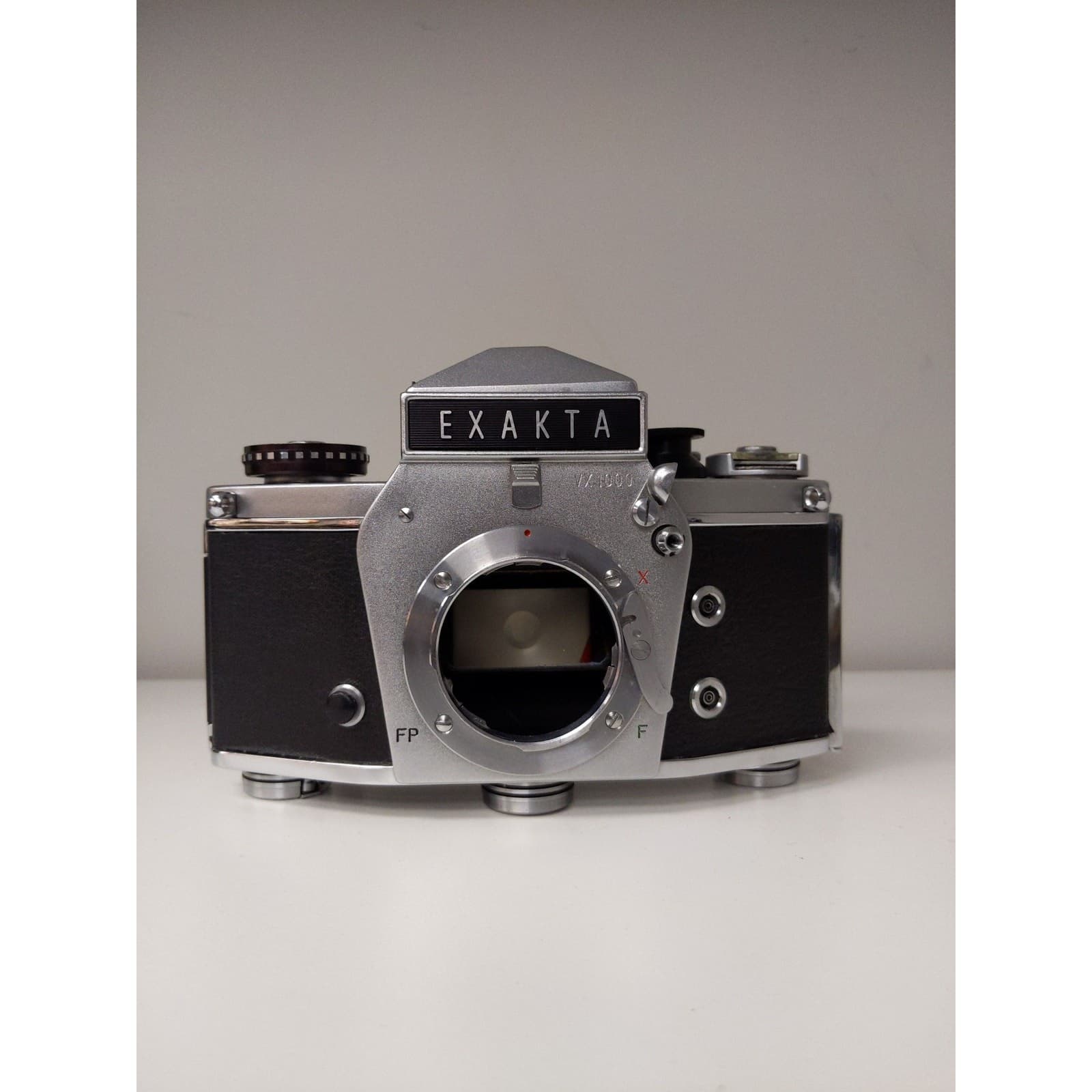 Exakta VX1000 35mm Film Camera (Body, Penta Prism) #0482 - Regular