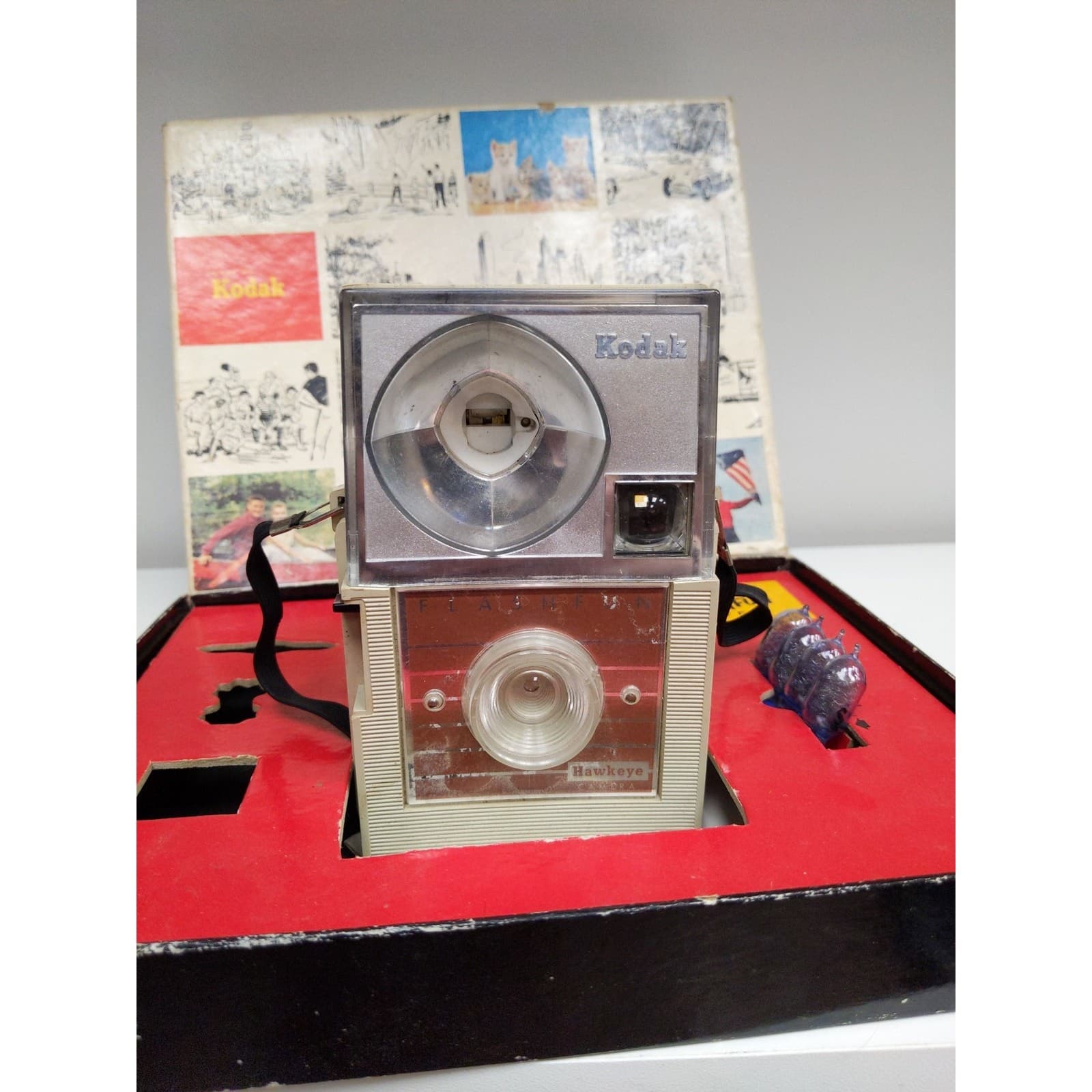 Kodak Hawkeye Flashfun 127 Film Outfit Camera w/ Original Box #0445 - Regular - Thumbnail 2