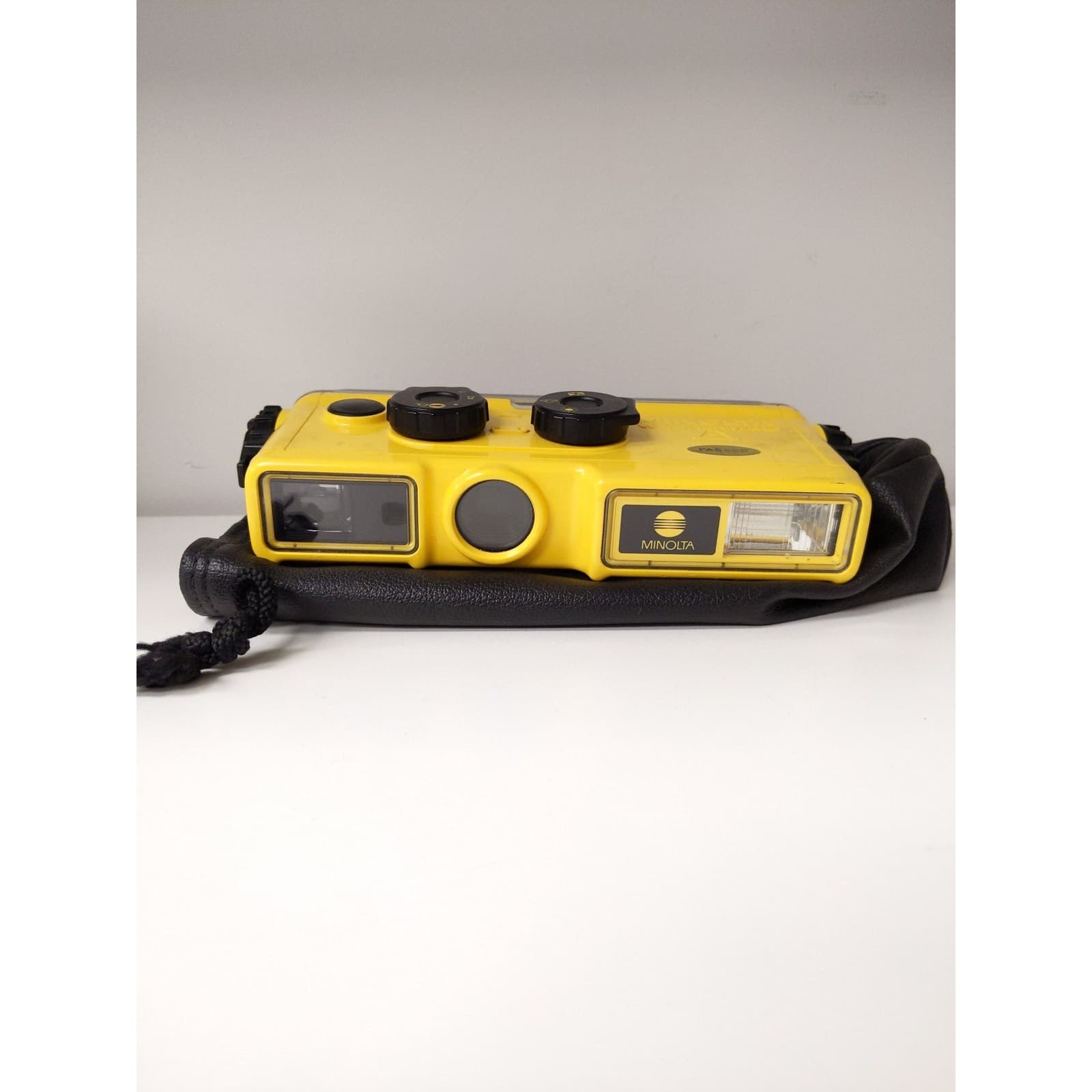 Minolta Weathermatic A Underwater 110 Film Camera w/ Case #0898