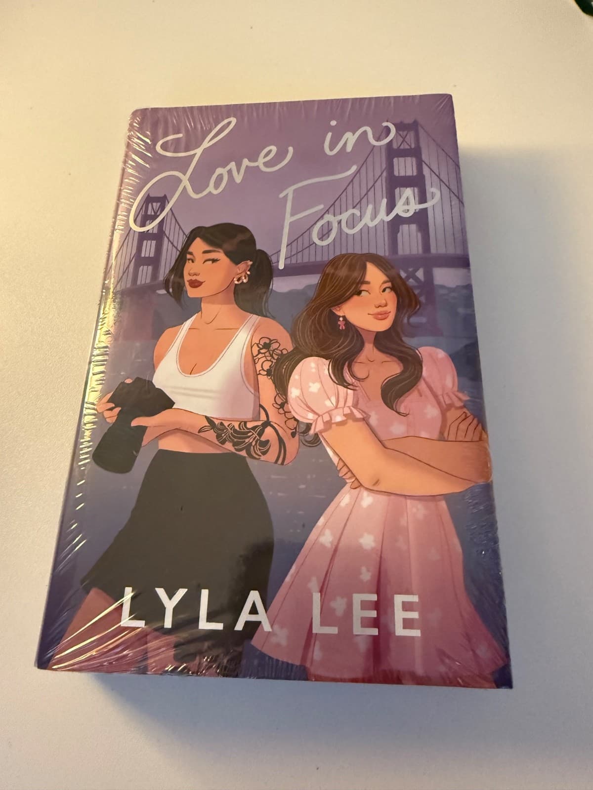 SIGNED Love in Focus by Lyla Lee ILLUMICRATE AFTERLIGHT EXCLUSIVE ~ Sealed