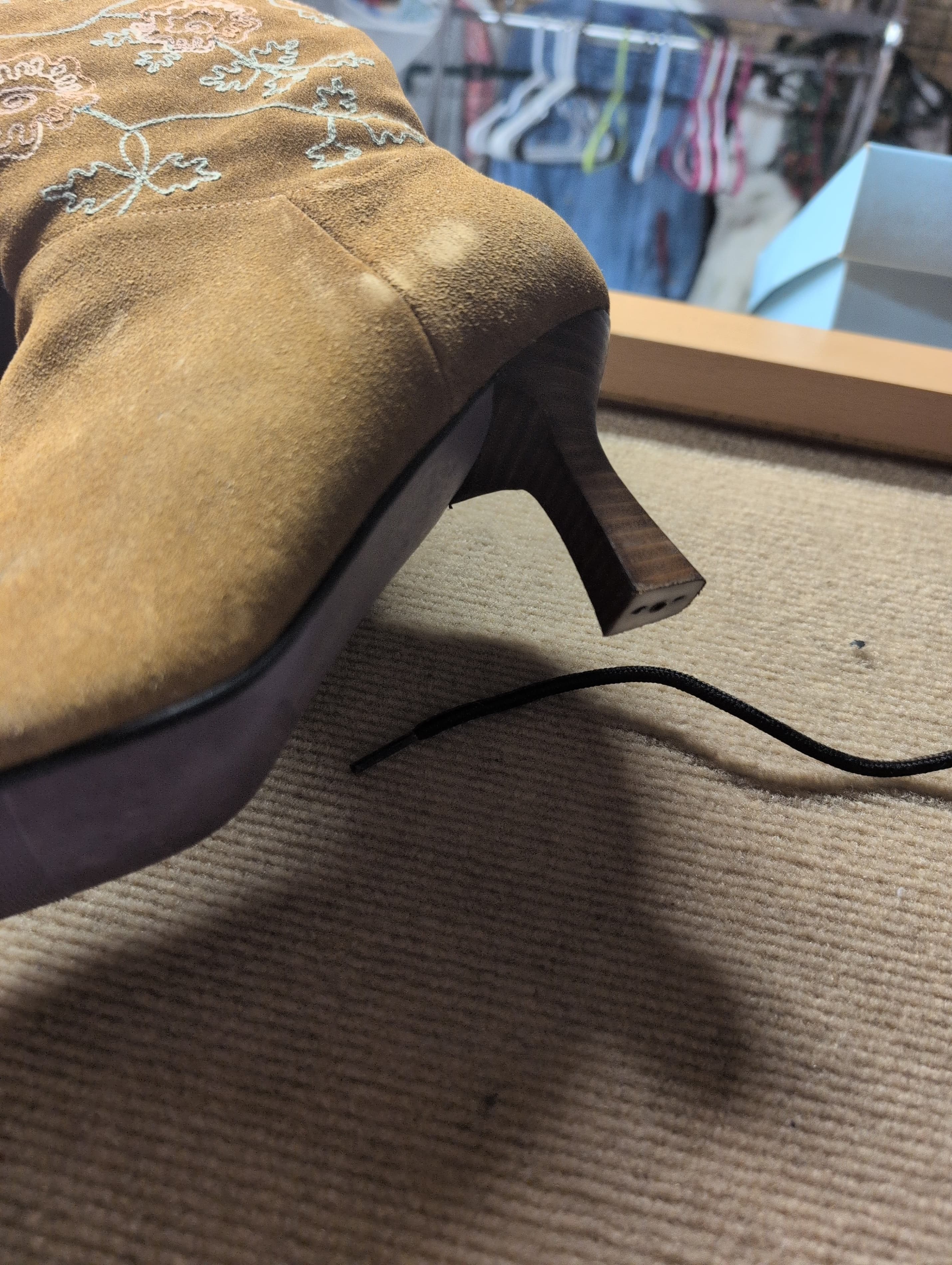 Embroidered Suede Pointed Toe Boots - Thumbnail 3