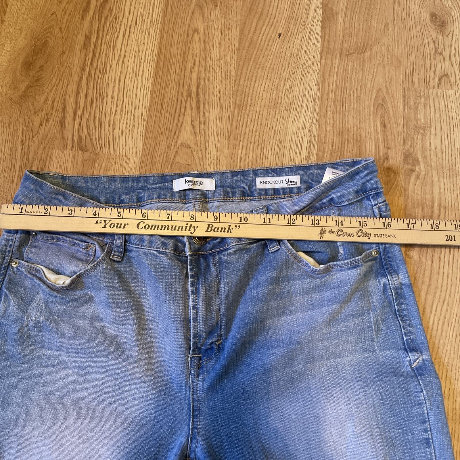 kenzie knockout skinny mid rise destructed jeans 10/30 - Thumbnail 7