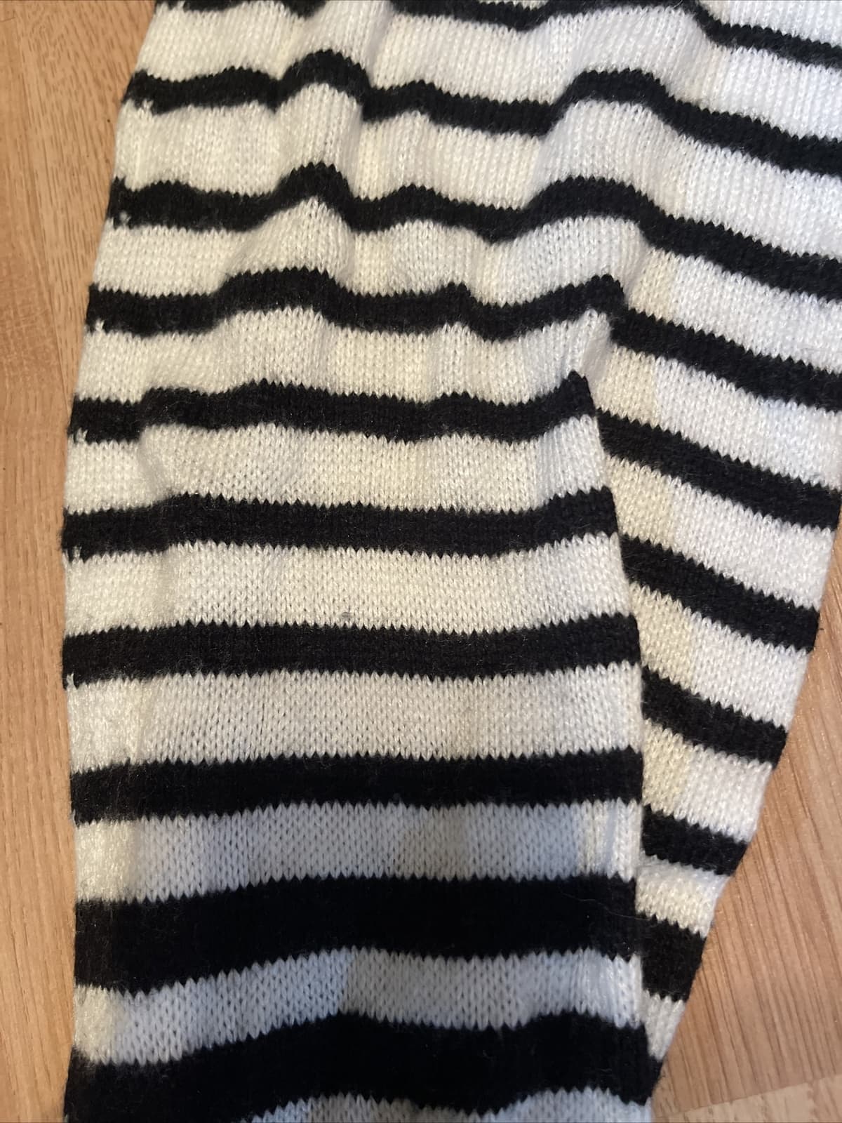 Infinity scarf black white stripe warm - Thumbnail 3