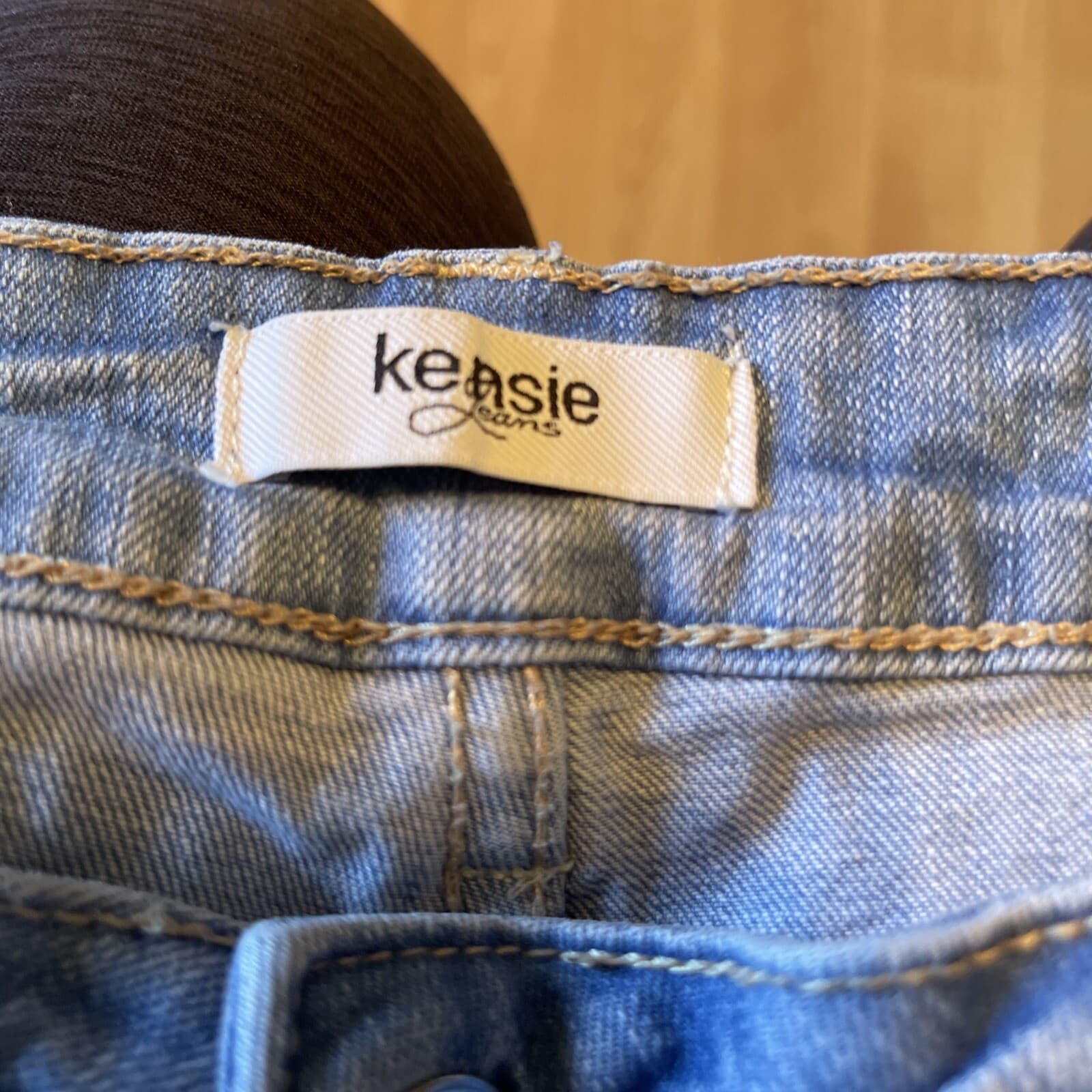 kenzie knockout skinny mid rise destructed jeans 10/30 - Thumbnail 4