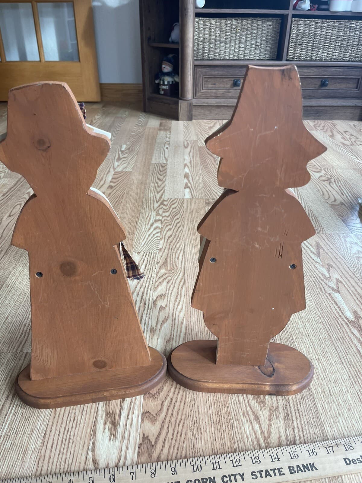 Wood Thanksgiving Pilgrim figurines 18" - Thumbnail 6