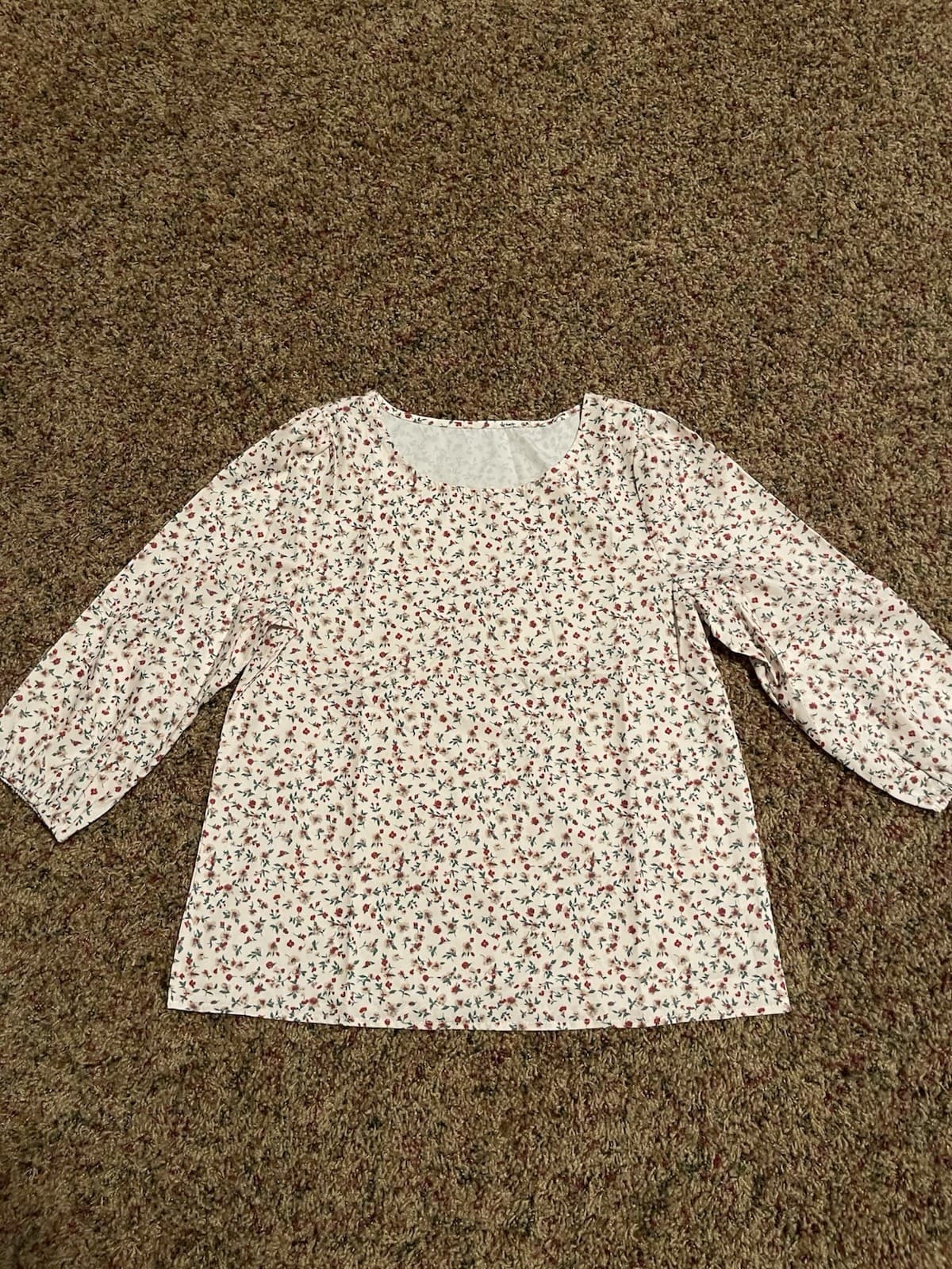 Ivory pullover blouse shirt top with tiny floral pattern M - NEW