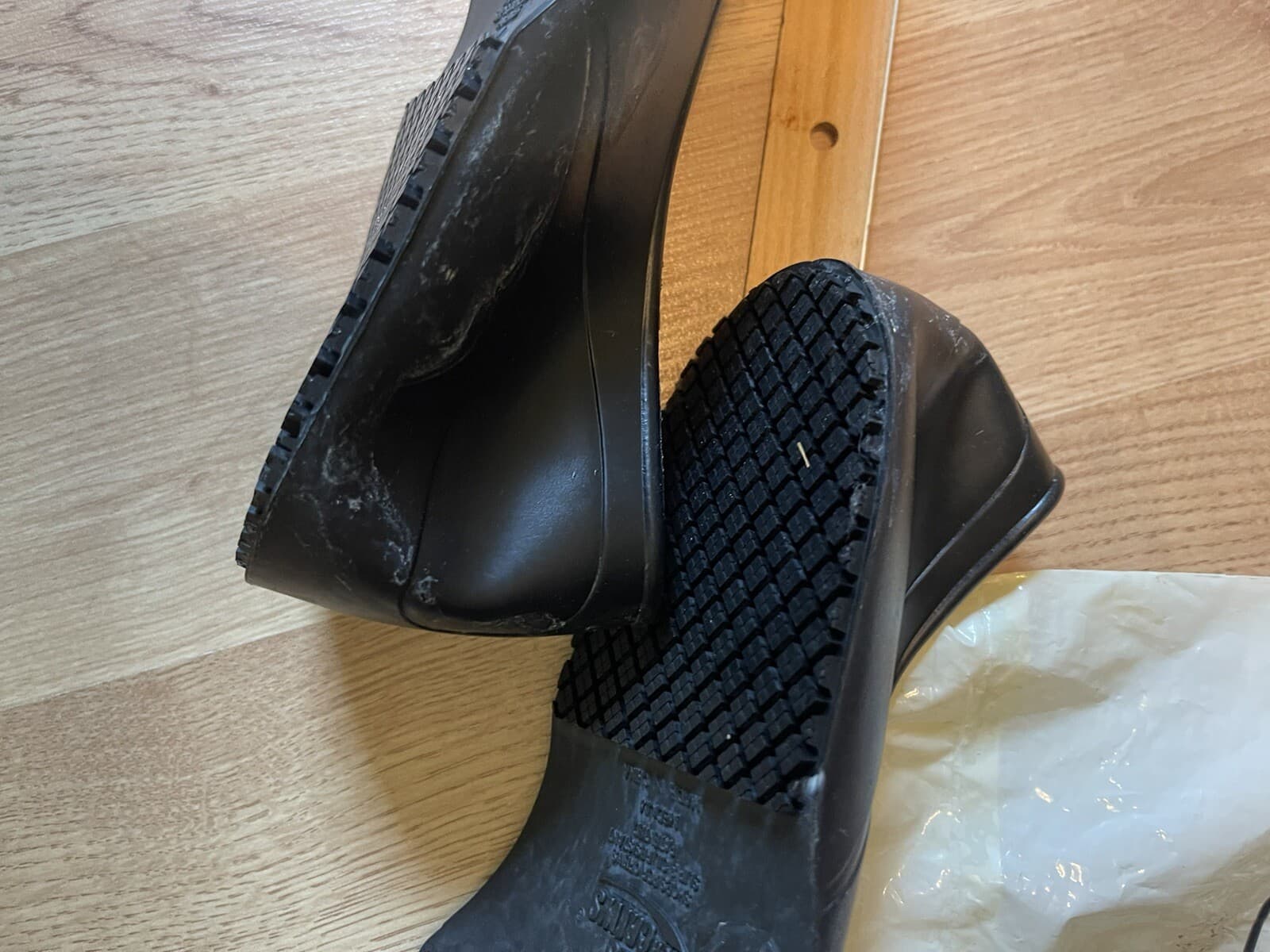 CrewGuard Slip-Resistant Overshoes Mens 8-9 / Women's 10-11 - Thumbnail 5