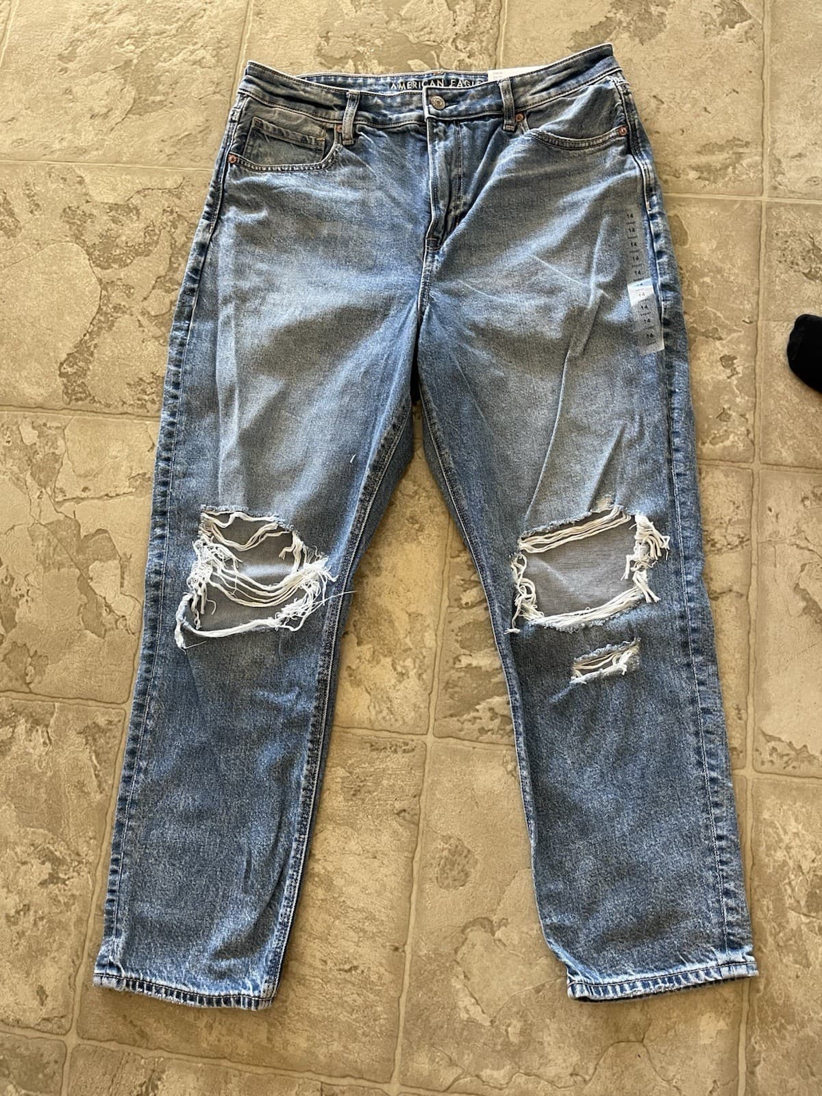 American Eagle Strigid Med Blue Distressed Destructed Mom Jeans 14 Short NWT