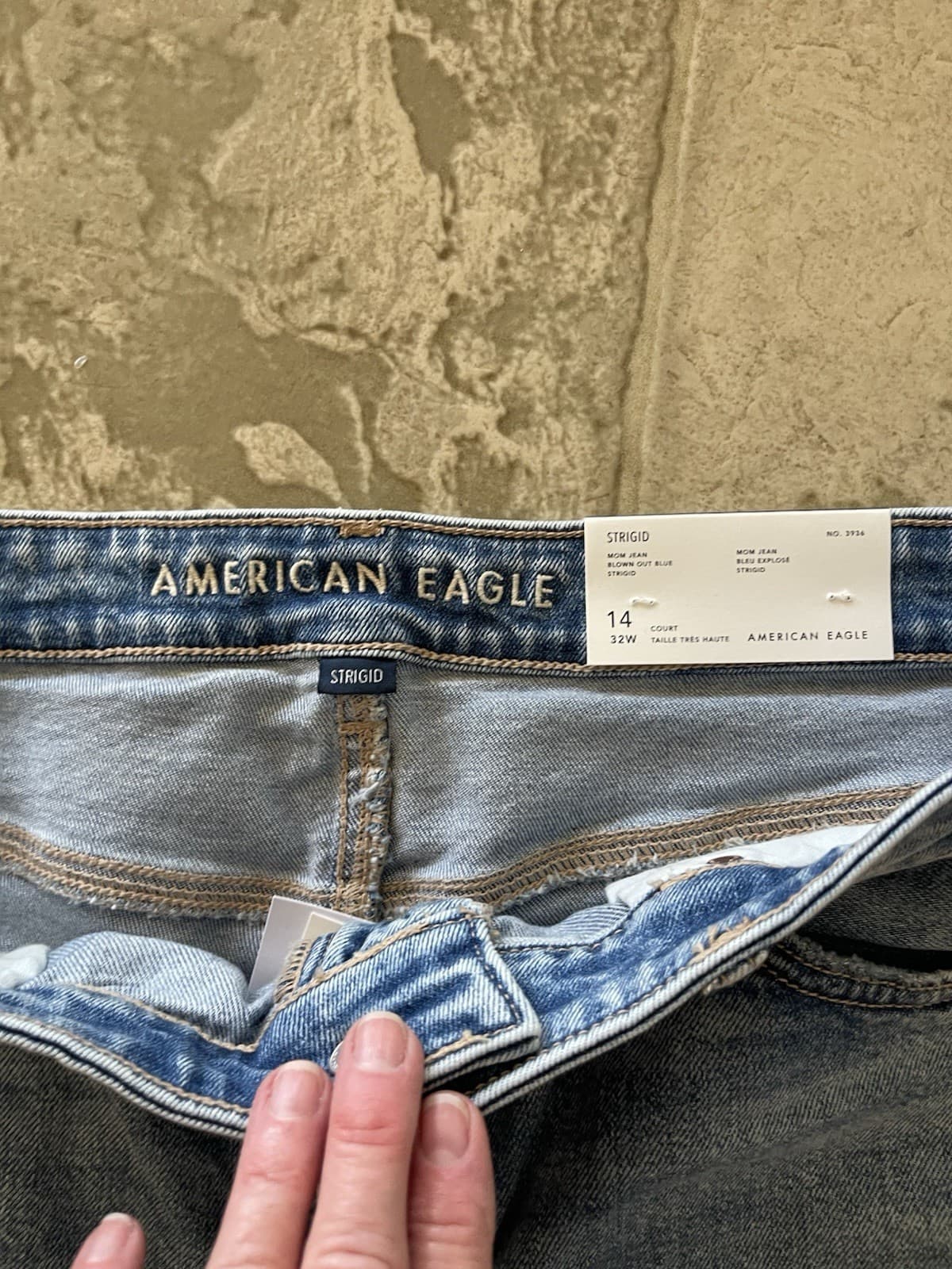 American Eagle Strigid Med Blue Distressed Destructed Mom Jeans 14 Short NWT - Thumbnail 4