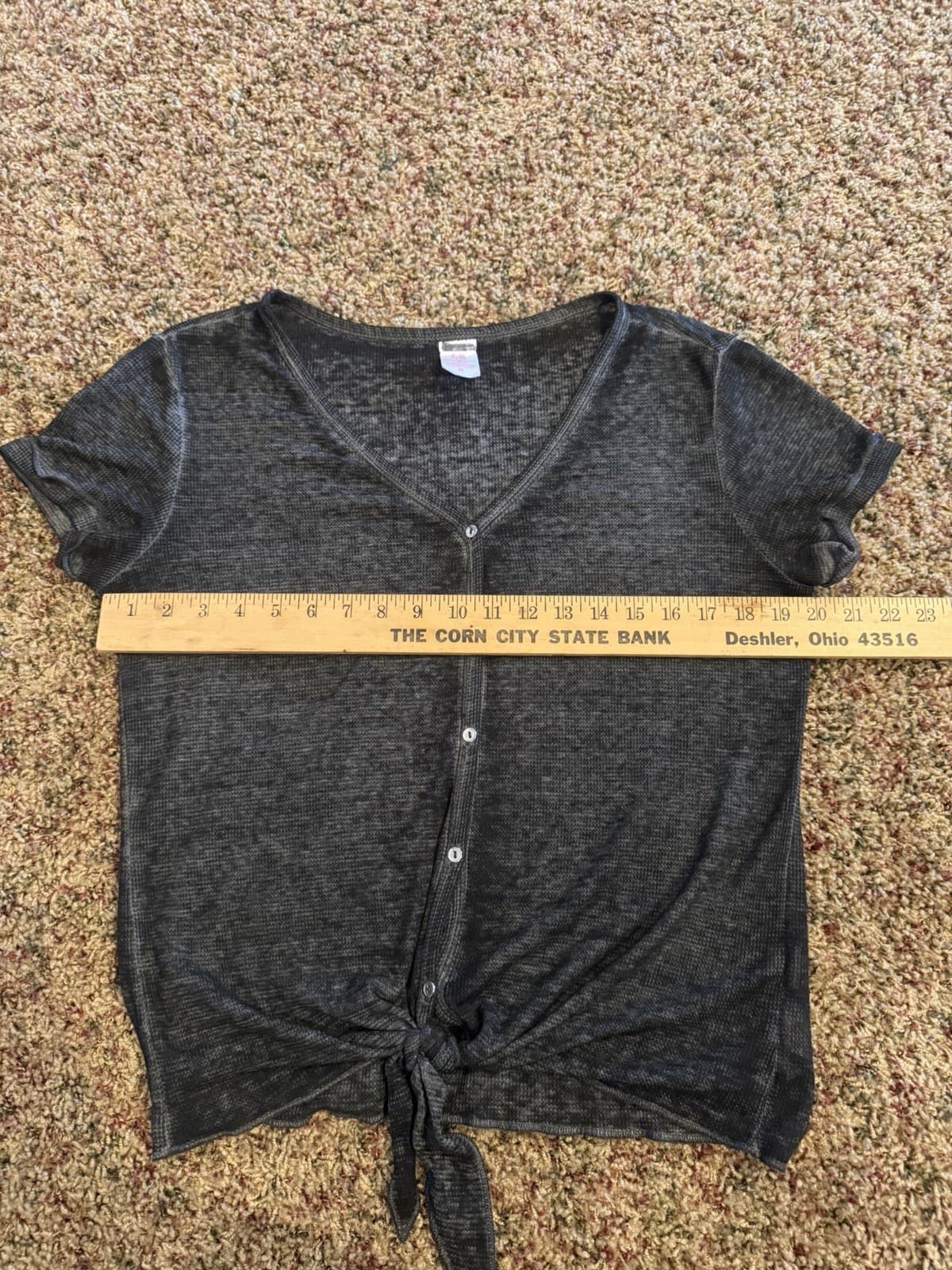 No Boundaries short sleeve heathered black button tie waist Vneck shirt XL - Thumbnail 3