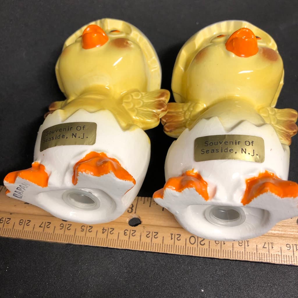 Hatching Chicks Salt & Pepper Shakers Souvenir Seaside NJ - Thumbnail 2