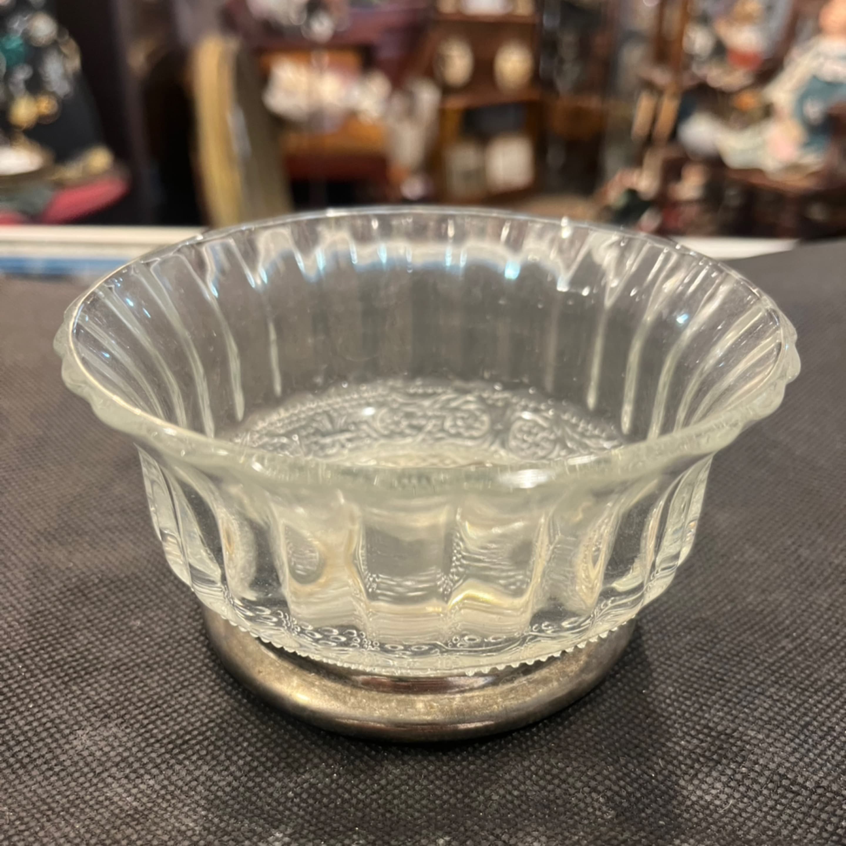 Pressed Glass Bowl With Silver Plated Pedestal Vintage 941 - Regular
