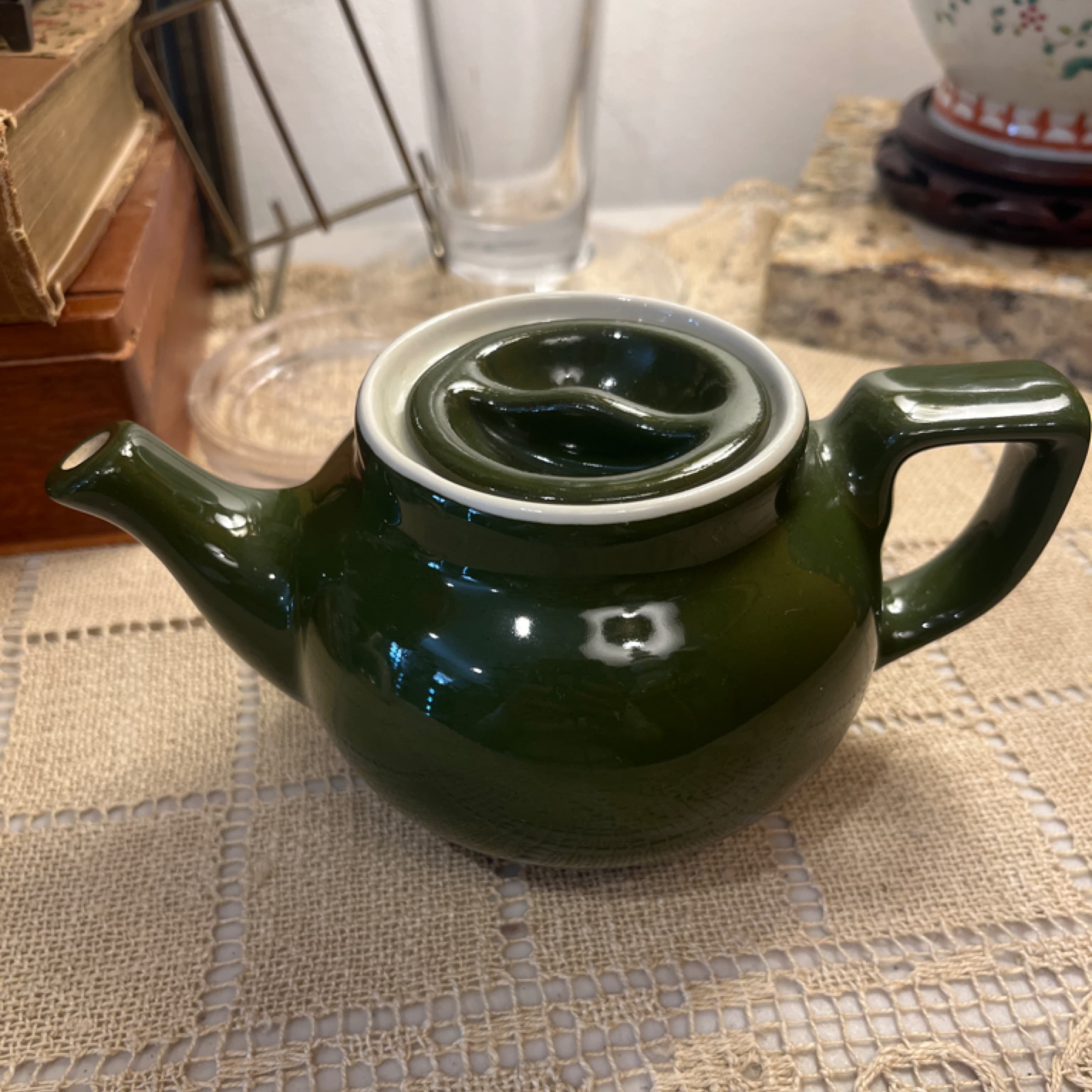Vintage Hall Pottery green restaurant ware teapot with white lid and strainer. 941 - Regular