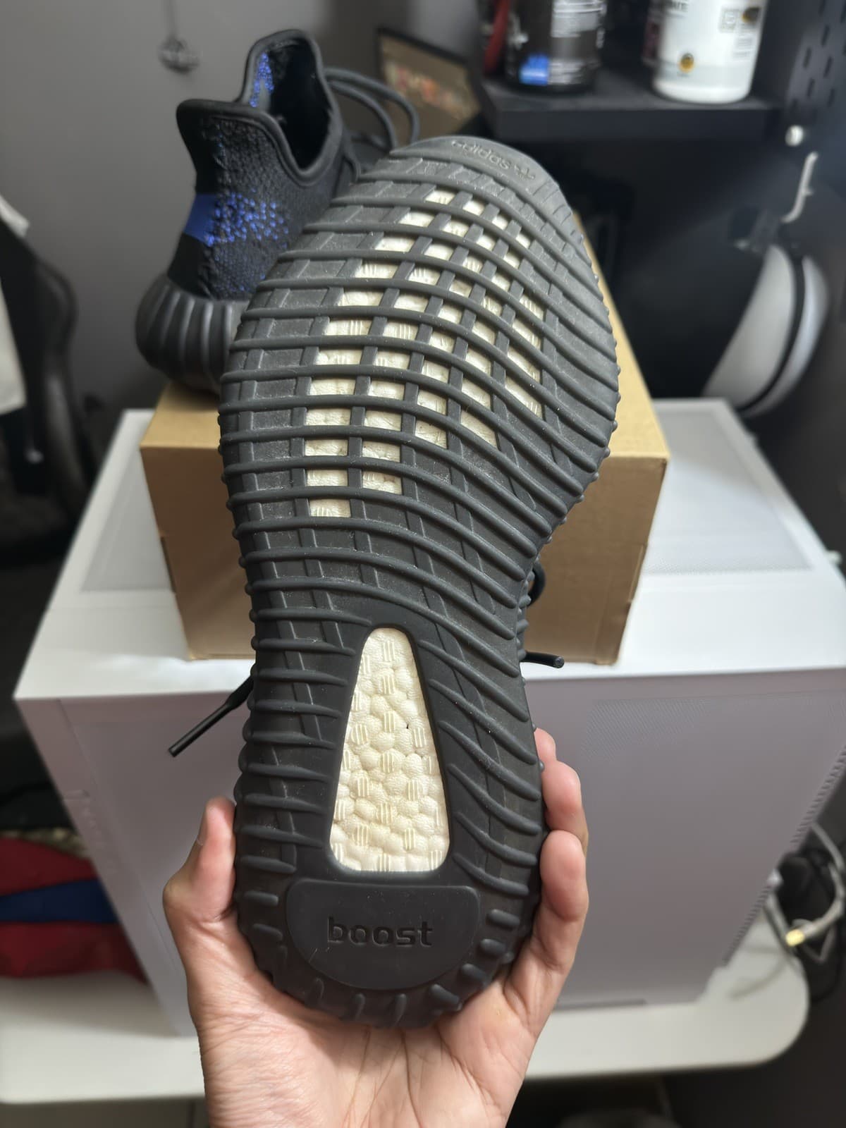 Size 7.5 - Yeezy Boost 350 V2 Dazzling Blue - Thumbnail 7
