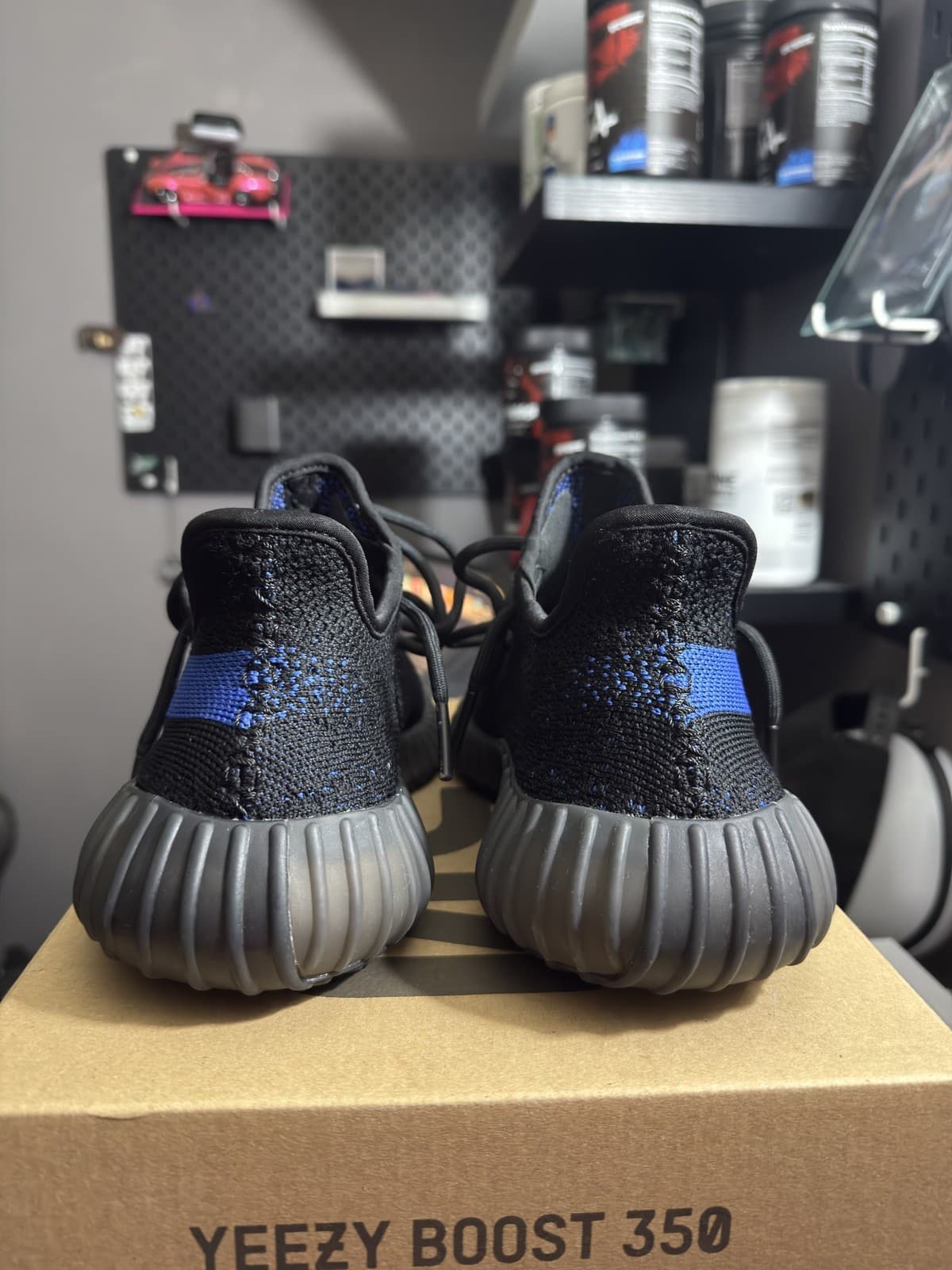 Size 7.5 - Yeezy Boost 350 V2 Dazzling Blue - Thumbnail 5