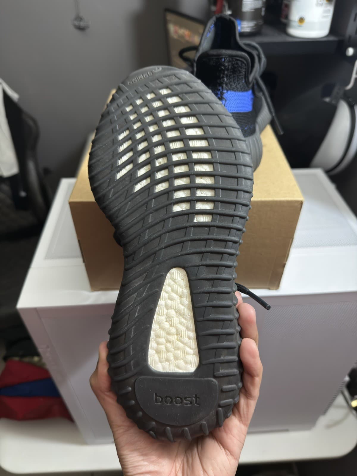 Size 7.5 - Yeezy Boost 350 V2 Dazzling Blue - Thumbnail 8
